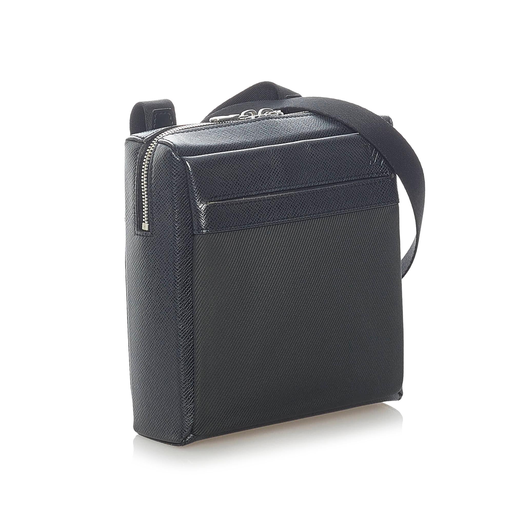 Louis Vuitton Taiga Sayan (SHG-34629)