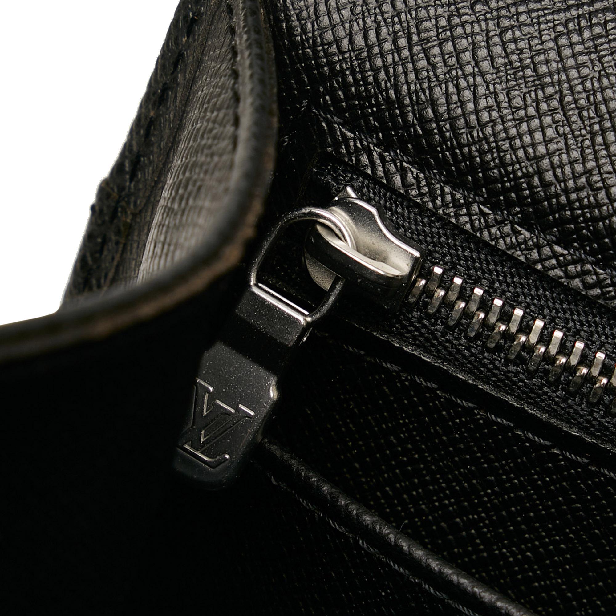 Louis Vuitton Taiga Selenga (SHG-37917)