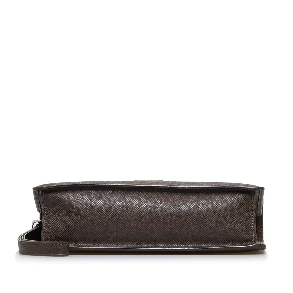 Louis Vuitton Taiga Selenga