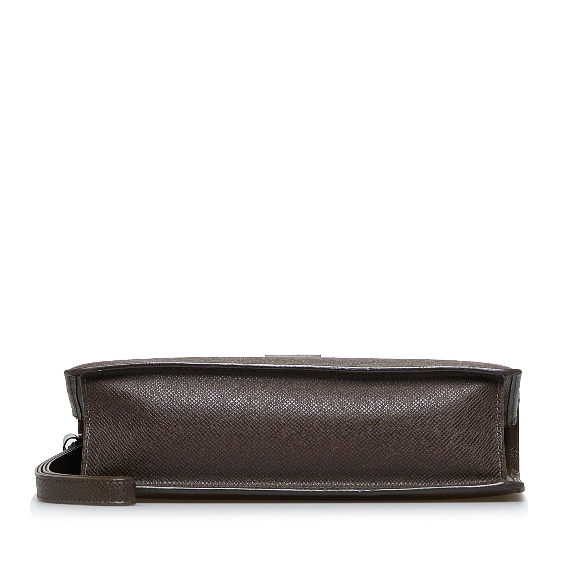 Louis Vuitton Taiga Selenga