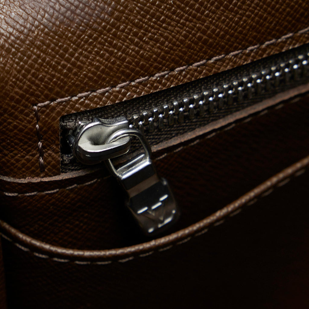 Louis Vuitton Taiga Selenga
