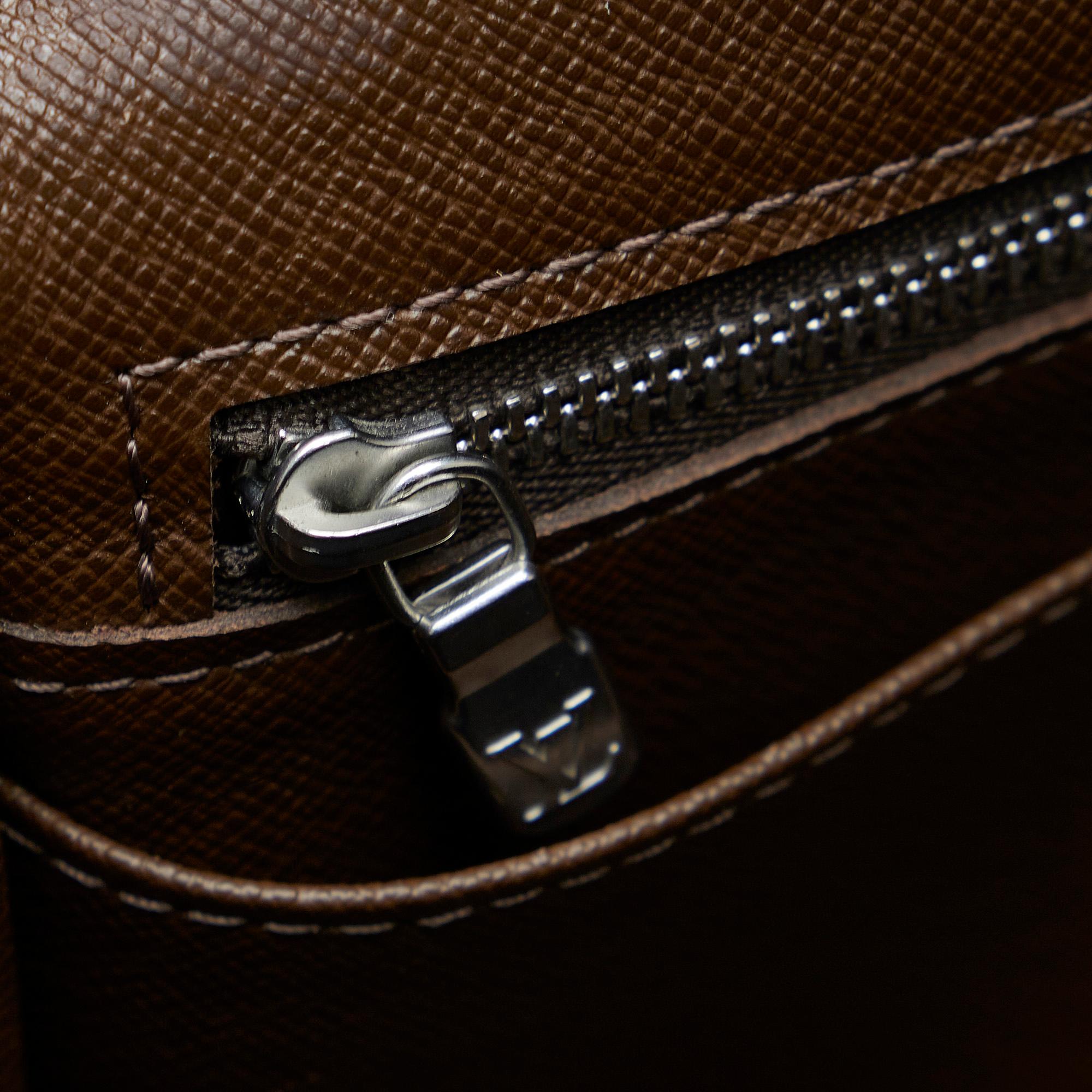Louis Vuitton Taiga Selenga