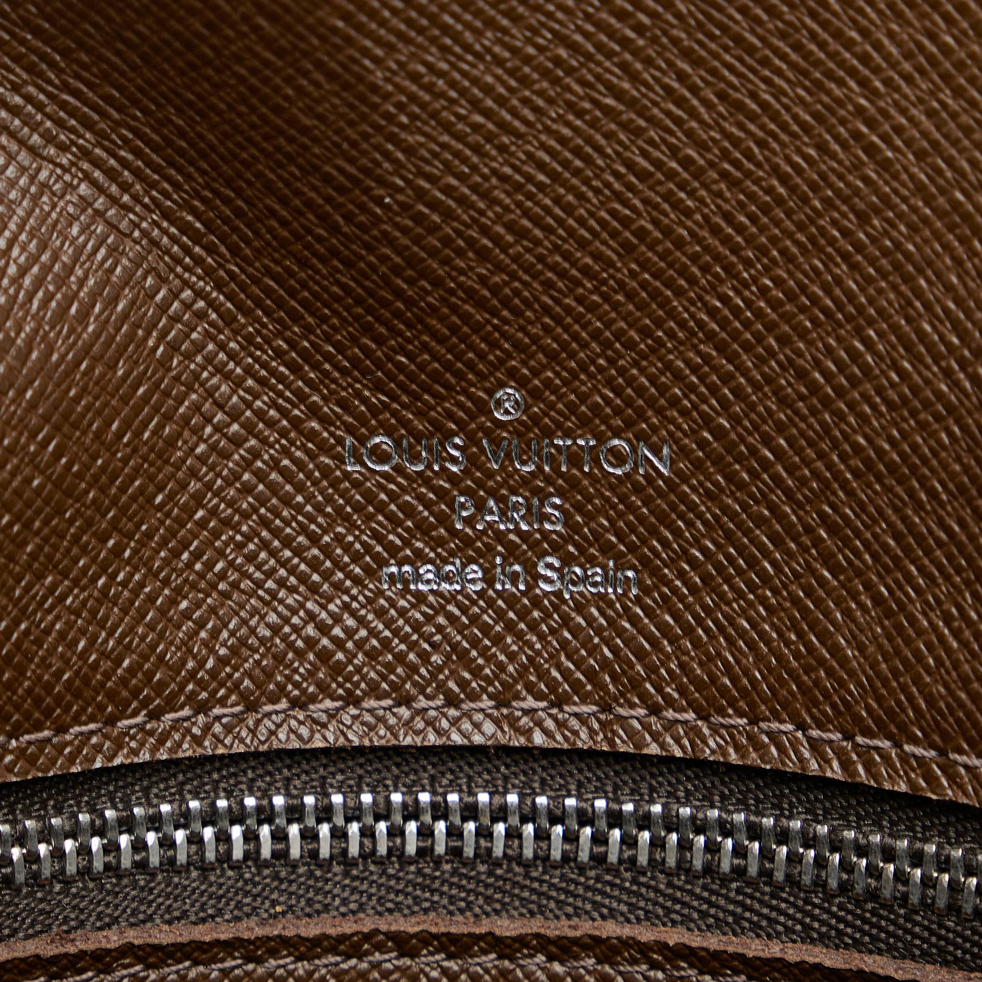 Louis Vuitton Taiga Selenga