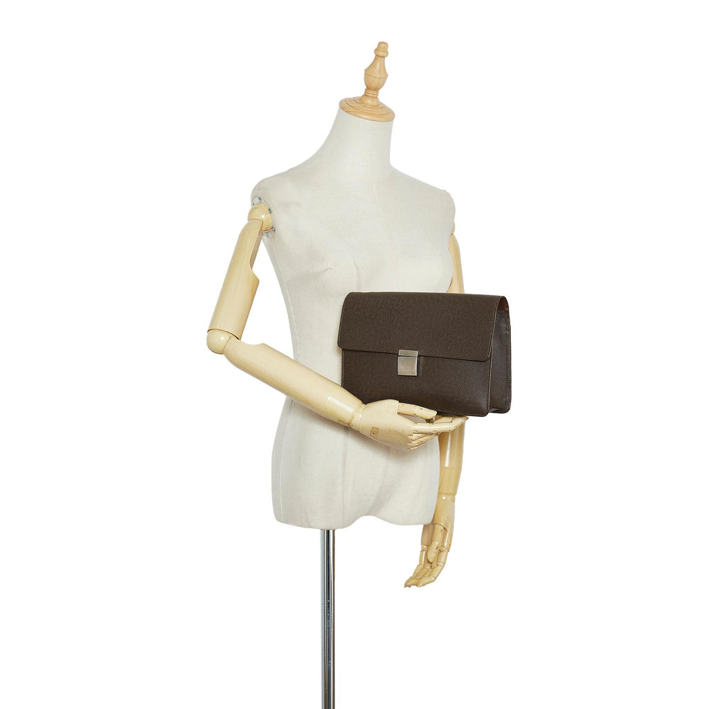 Louis Vuitton Taiga Selenga