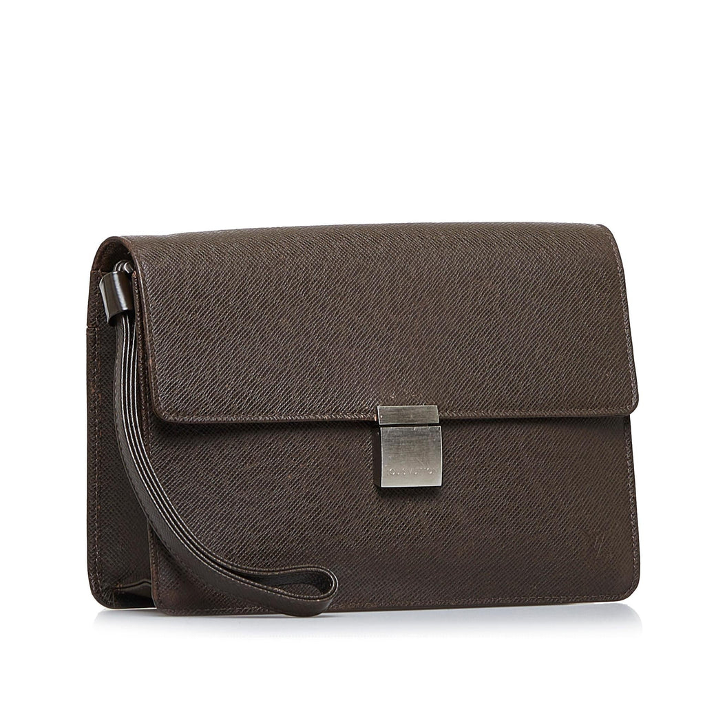 Louis Vuitton Taiga Selenga