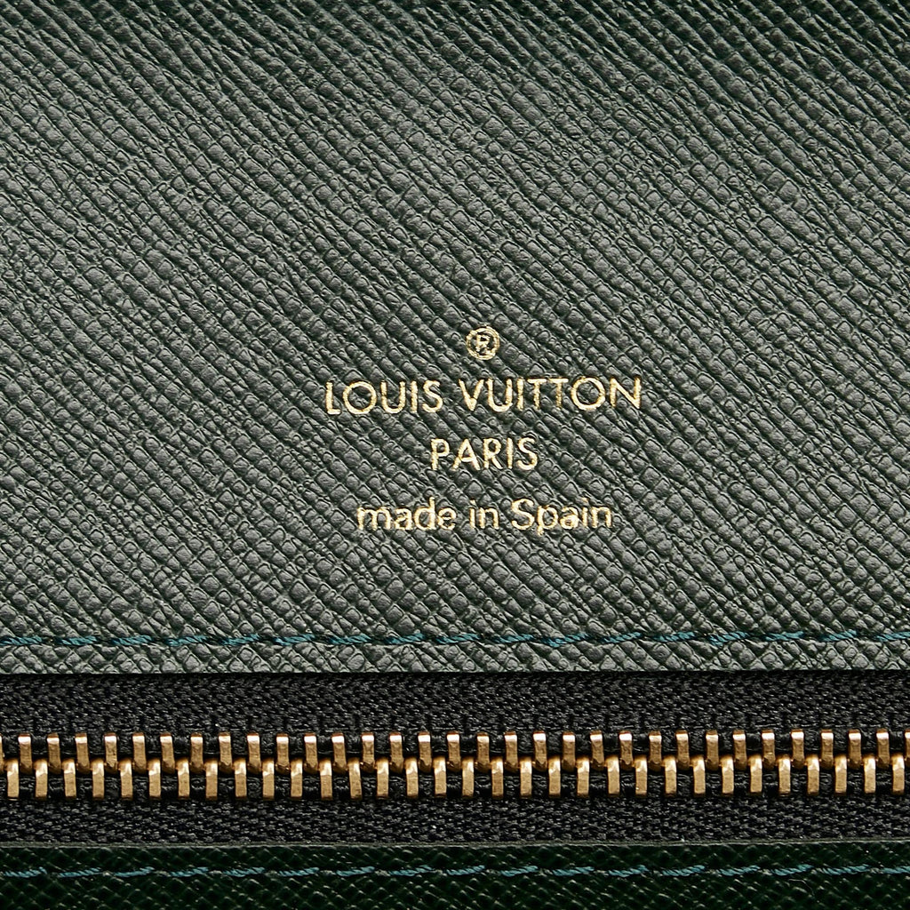 Louis Vuitton Taiga Selenge (SHG-XwKa9Q)