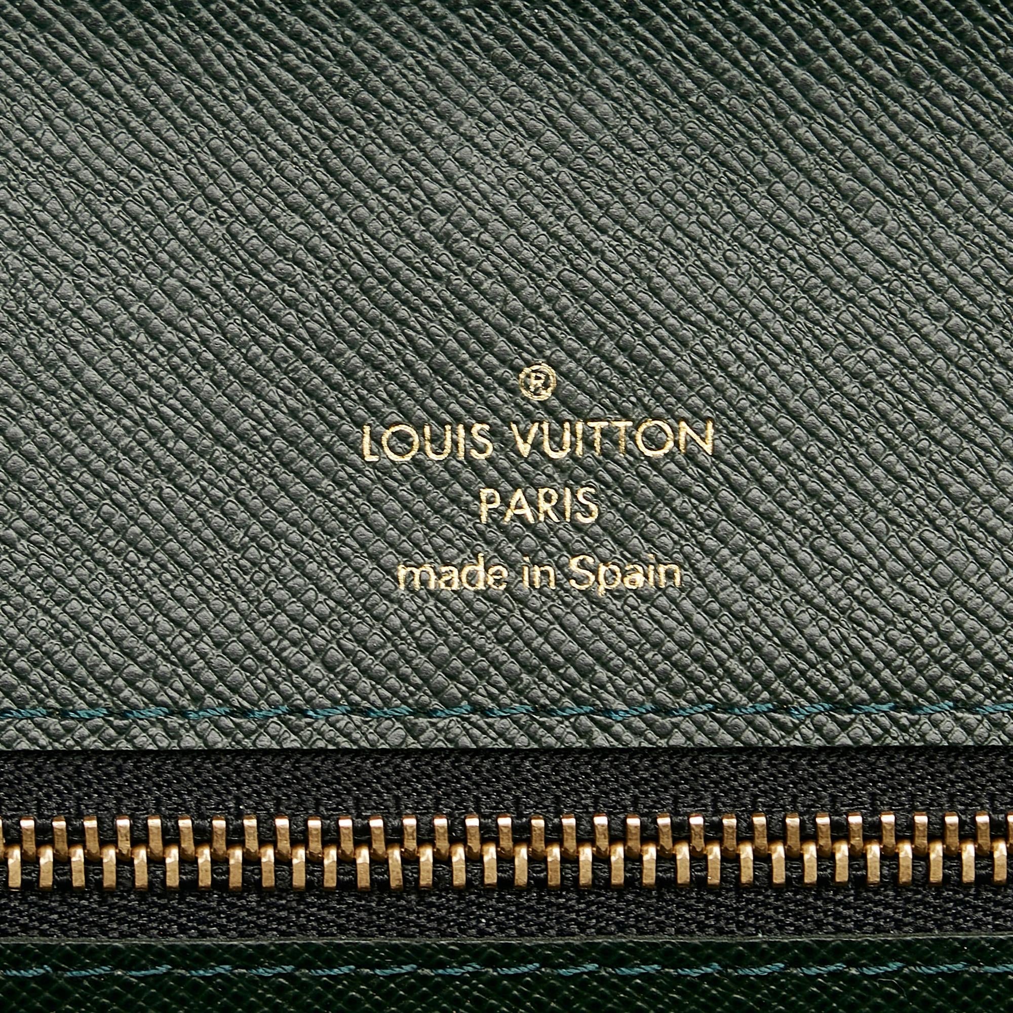 Louis Vuitton Taiga Selenge (SHG-XwKa9Q)