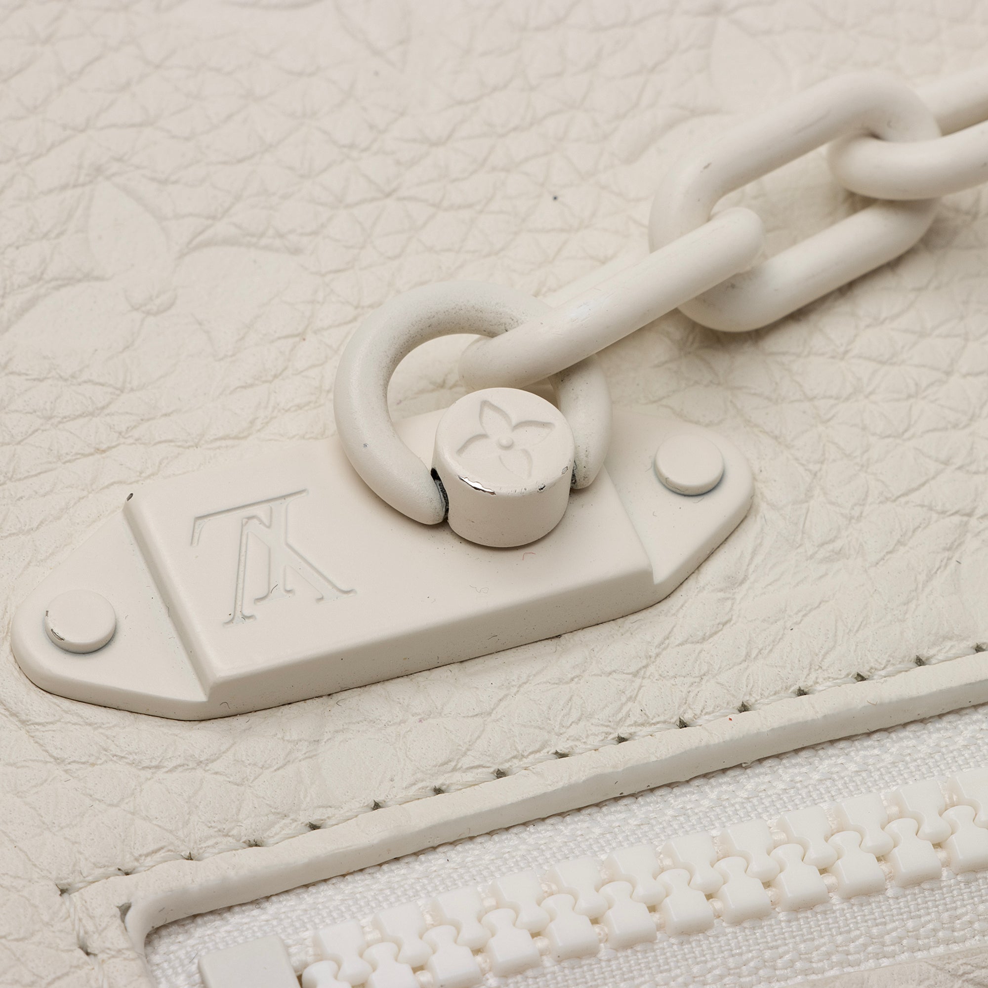 Louis Vuitton Taurillon Monogram Solar Ray A4 Pouch (SHF-22981)