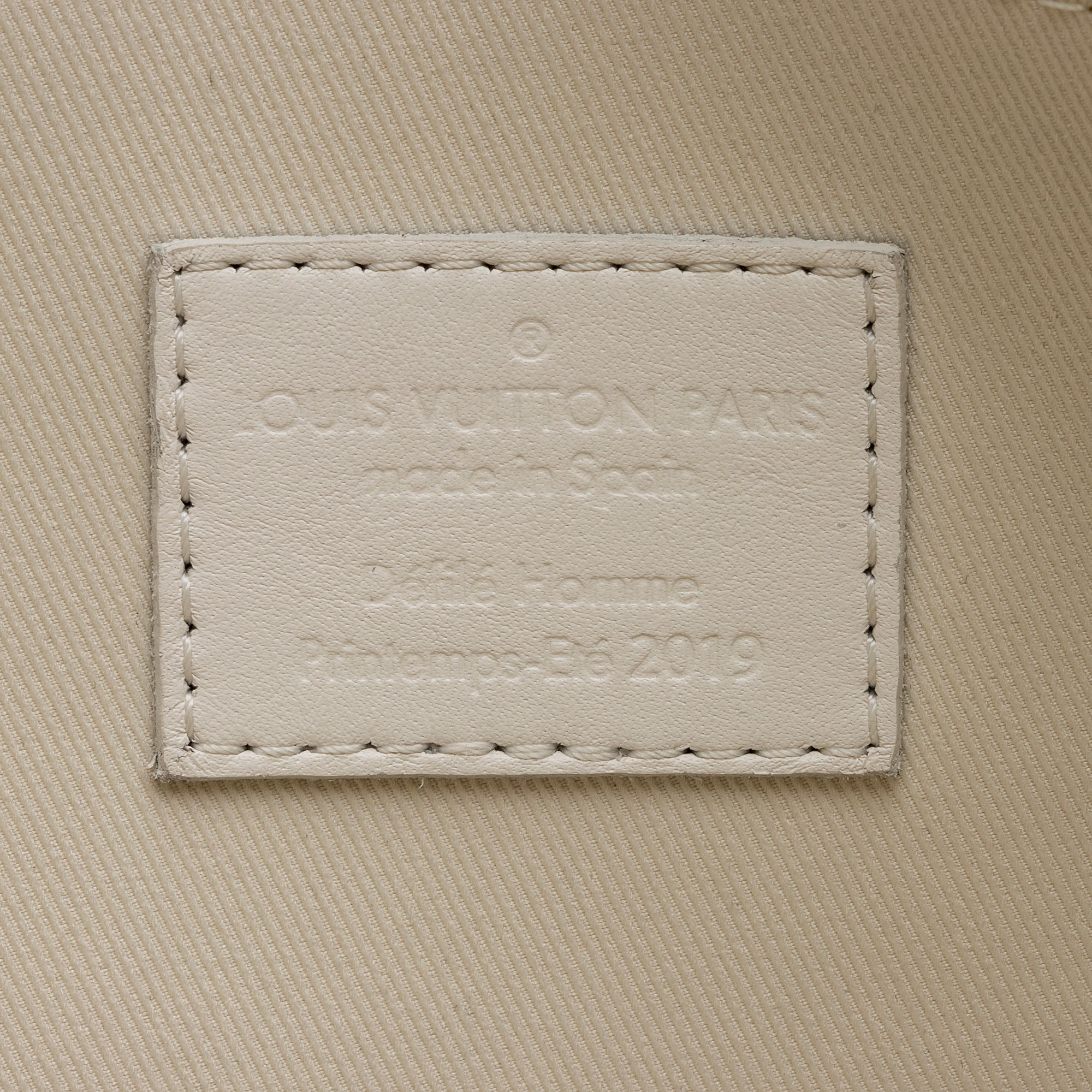 Louis Vuitton Taurillon Monogram Solar Ray A4 Pouch (SHF-22981)