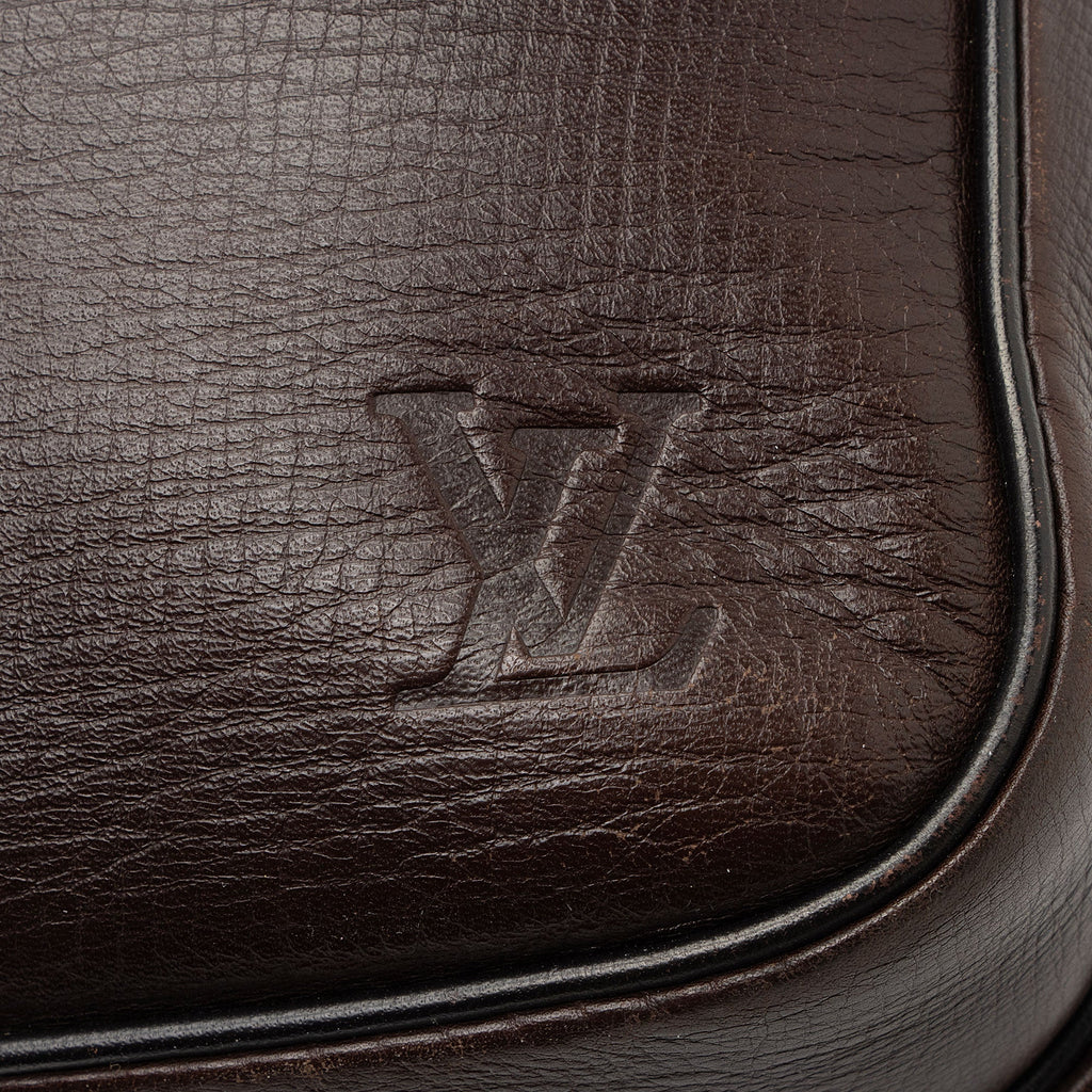Louis Vuitton Utah Leather Iroquois Small Messenger Bag (SHF-da66x9)