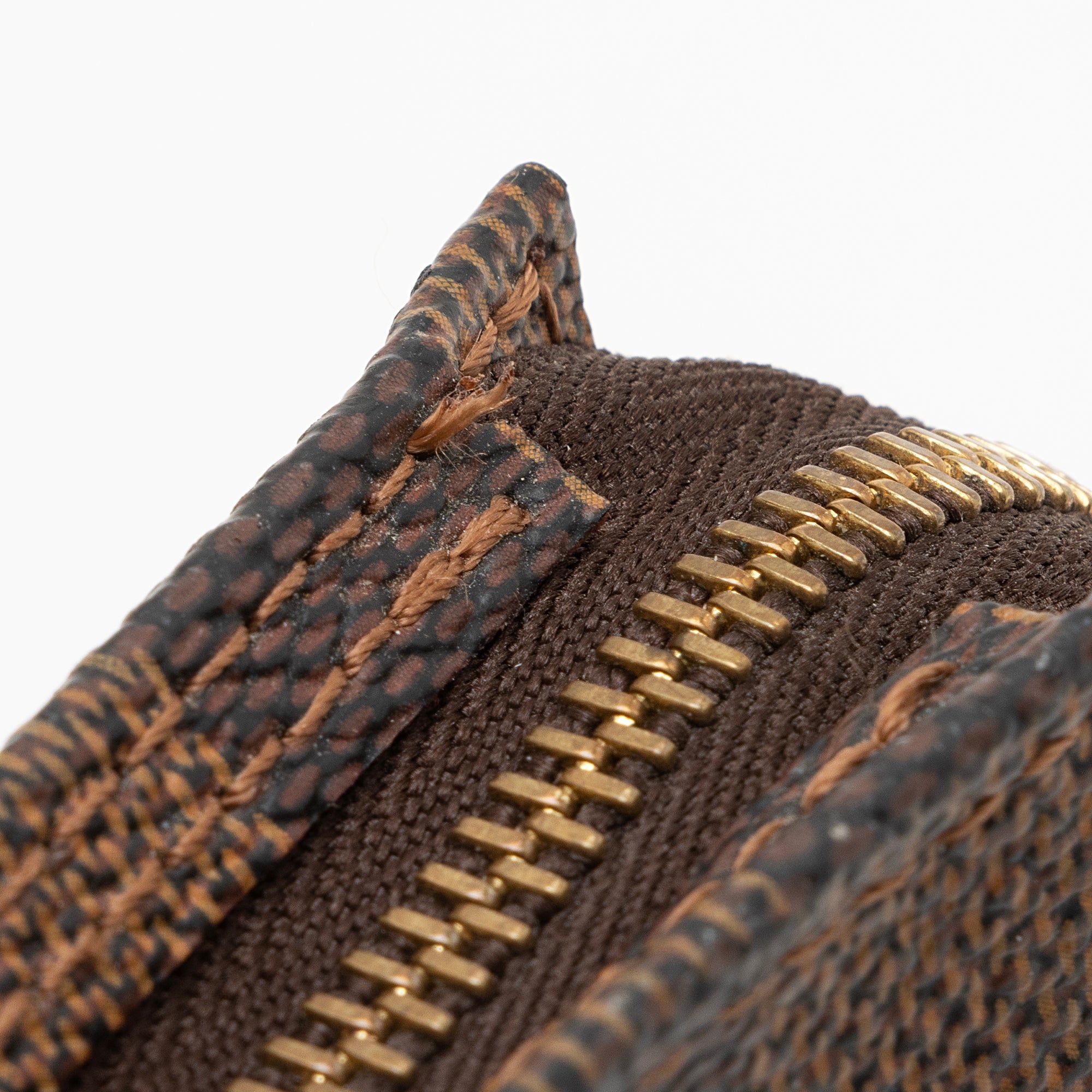 Louis Vuitton Vintage Damier Ebene Marais Bucket Pouch (SHF-22818)