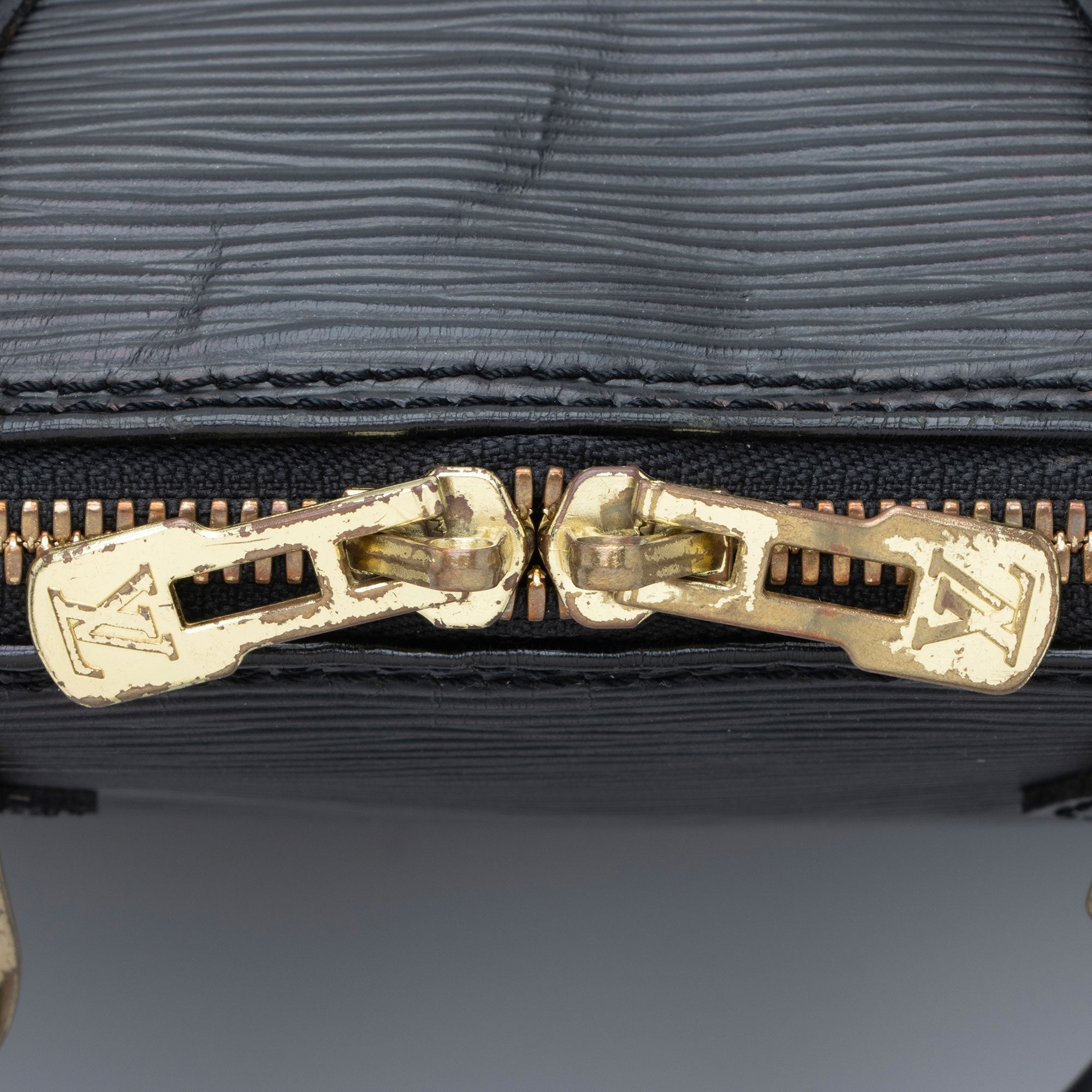 Louis Vuitton Vintage Epi Leather Alma PM Satchel (SHF-d8E4zg)