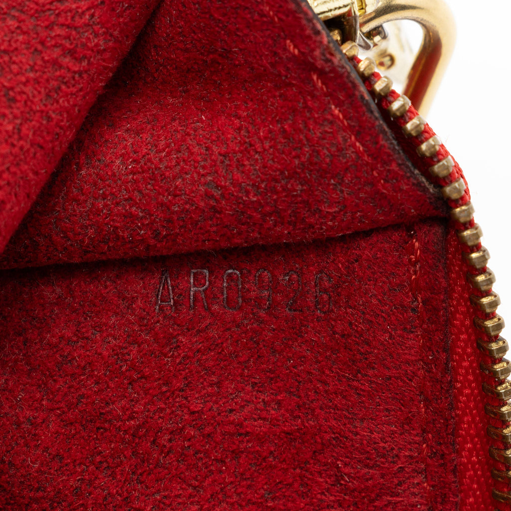 Louis Vuitton Vintage Epi Leather Pochette Accessoires (SHF-QQUDa9)