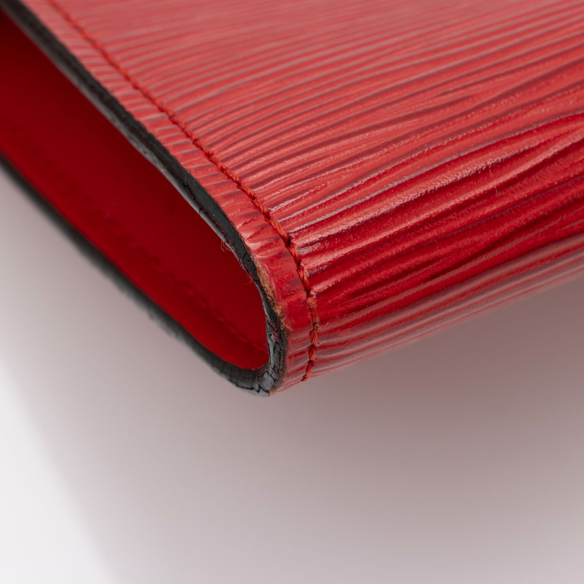 Louis Vuitton Vintage Epi Leather Pochette Accessoires (SHF-QQUDa9)