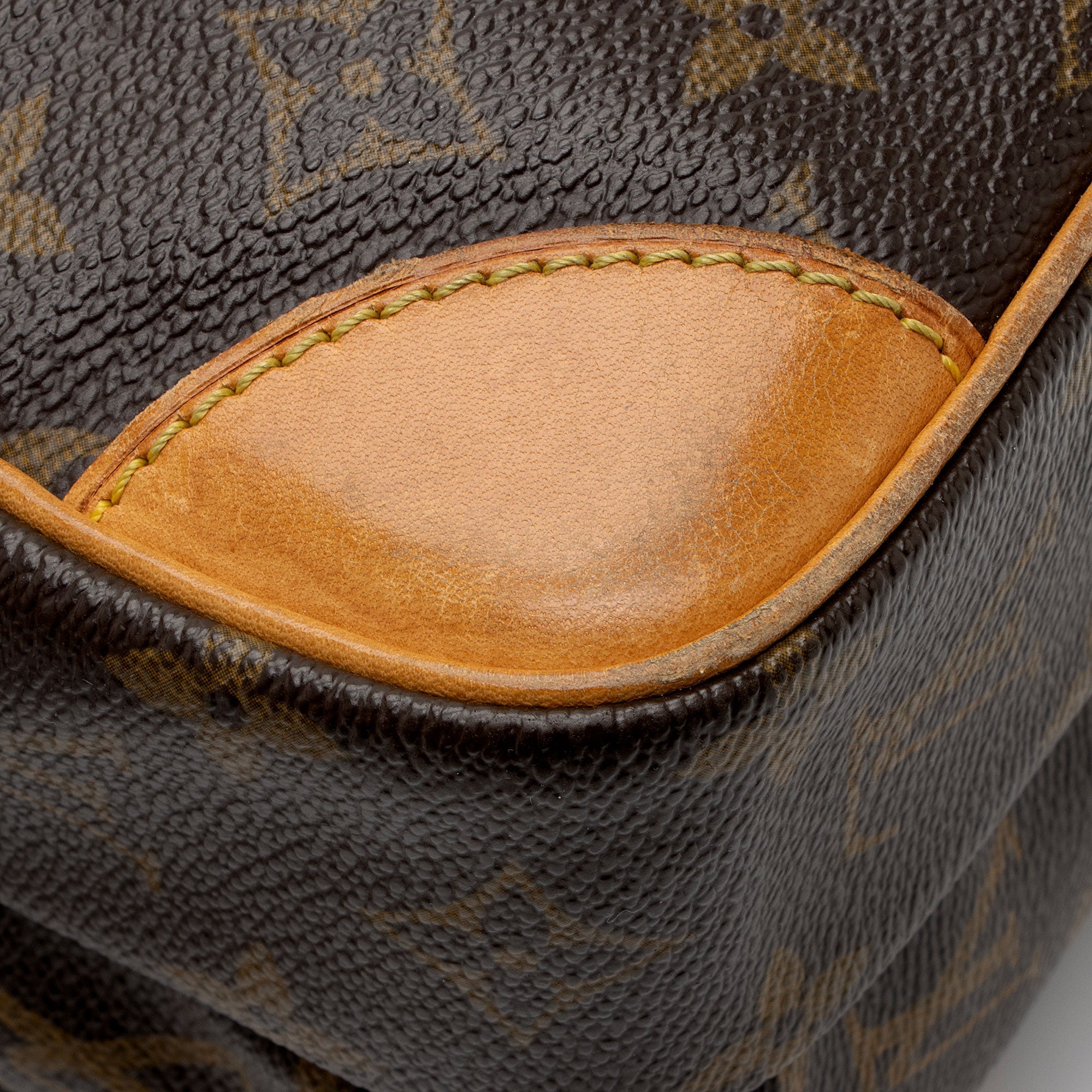 Louis Vuitton Vintage Monogram Canvas Amazone Shoulder Bag (SHF-Xkypgp)