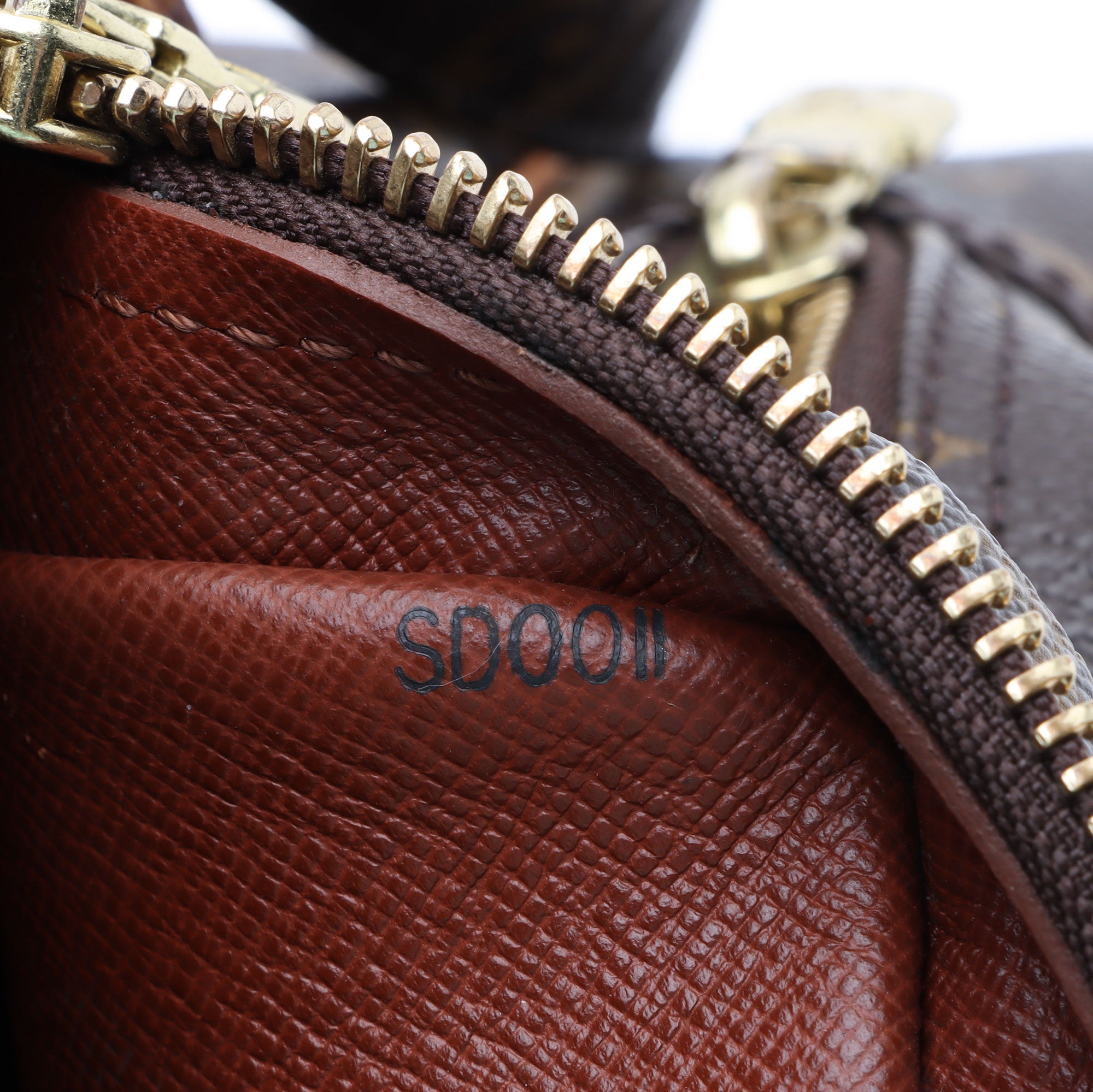 Louis Vuitton Vintage Monogram Canvas Amazone Shoulder Bag (SHF-ezCVUD)