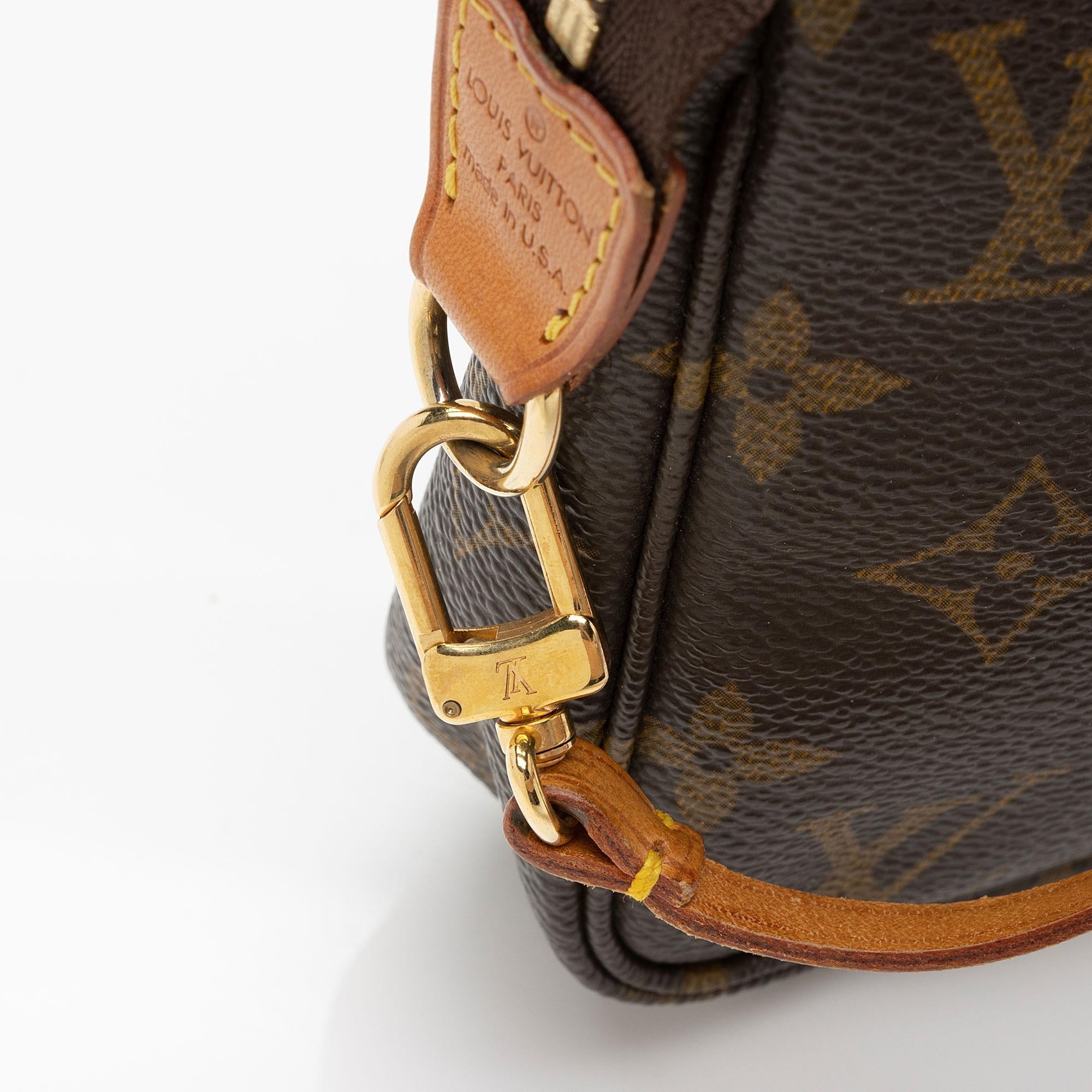 Louis Vuitton Vintage Monogram Canvas Pochette Accessoires (SHF-YGPVij)