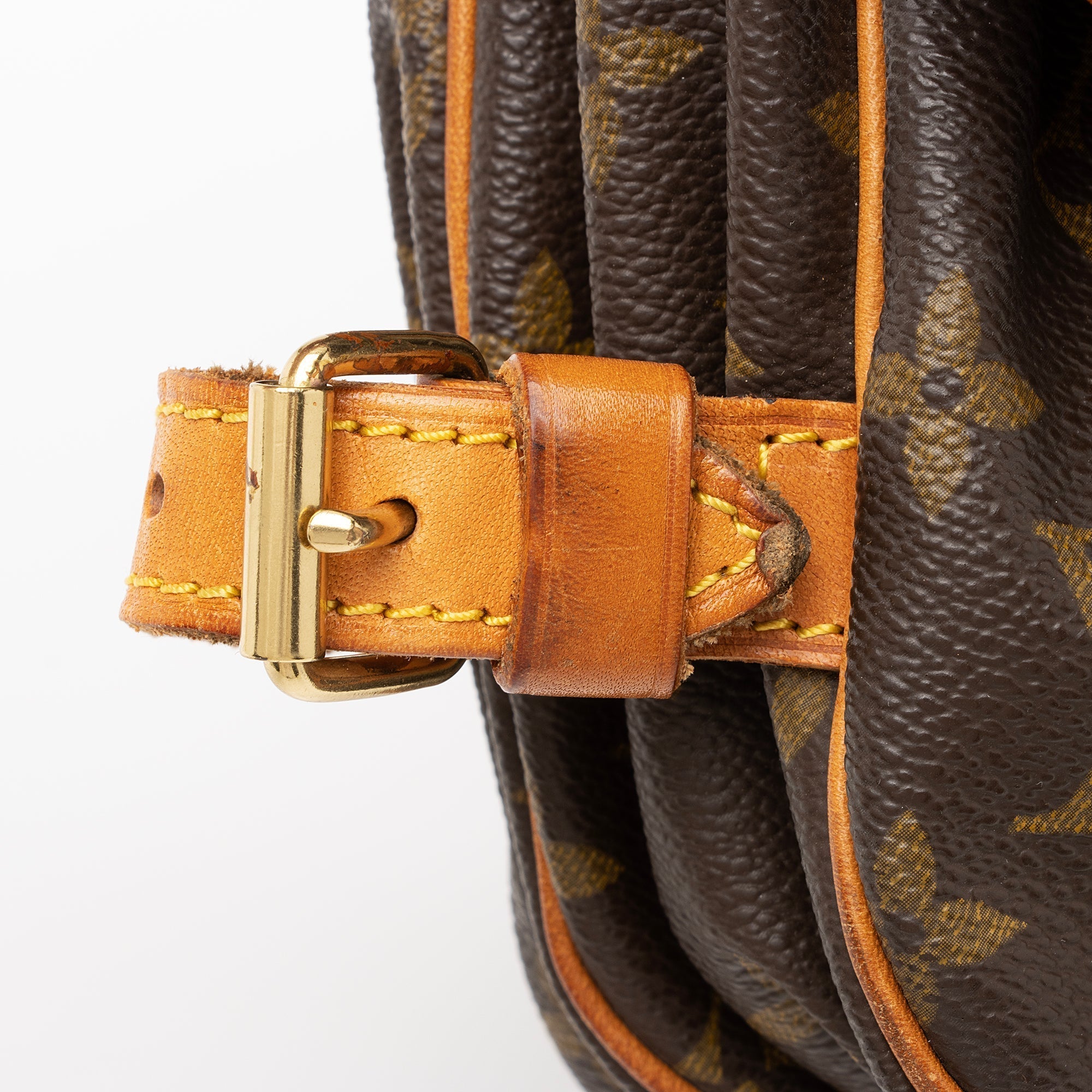 Louis Vuitton Vintage Monogram Canvas Saumur 30 Messenger Bag (SHF-qN3Go7)