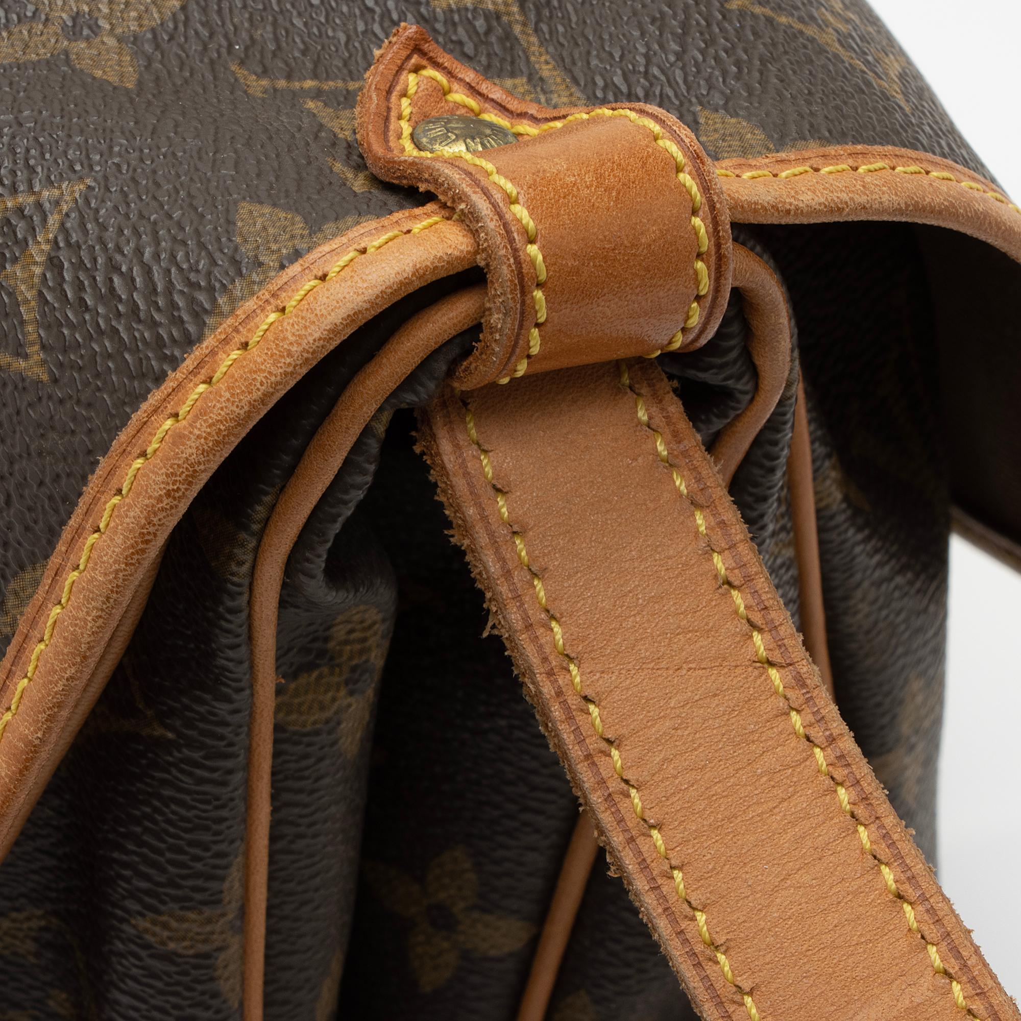 Louis Vuitton Vintage Monogram Canvas Saumur 30 Messenger Bag (SHF-TyPWbw)
