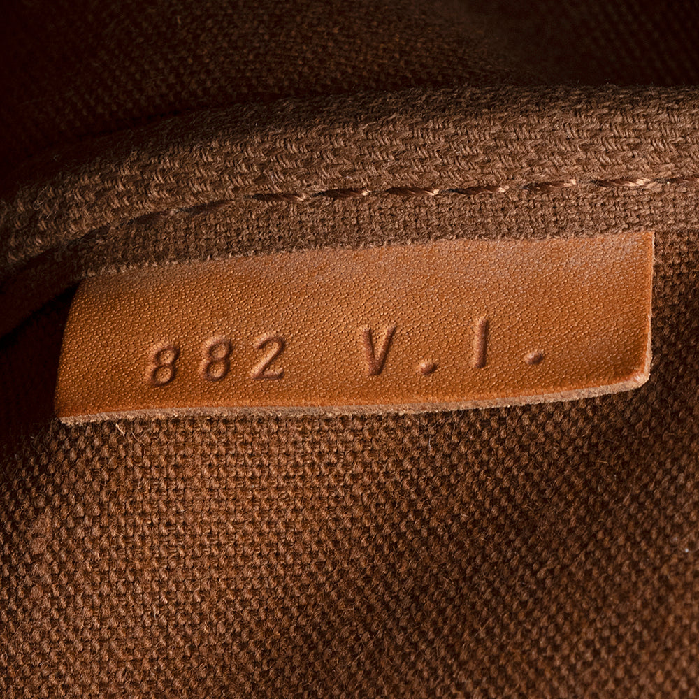 Louis Vuitton Vintage Monogram Canvas Saumur 35 Messenger Bag (SHF-20858)