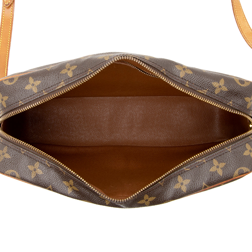 Louis Vuitton Vintage Monogram Canvas Trocadero 27 Shoulder Bag (SHF-22092)