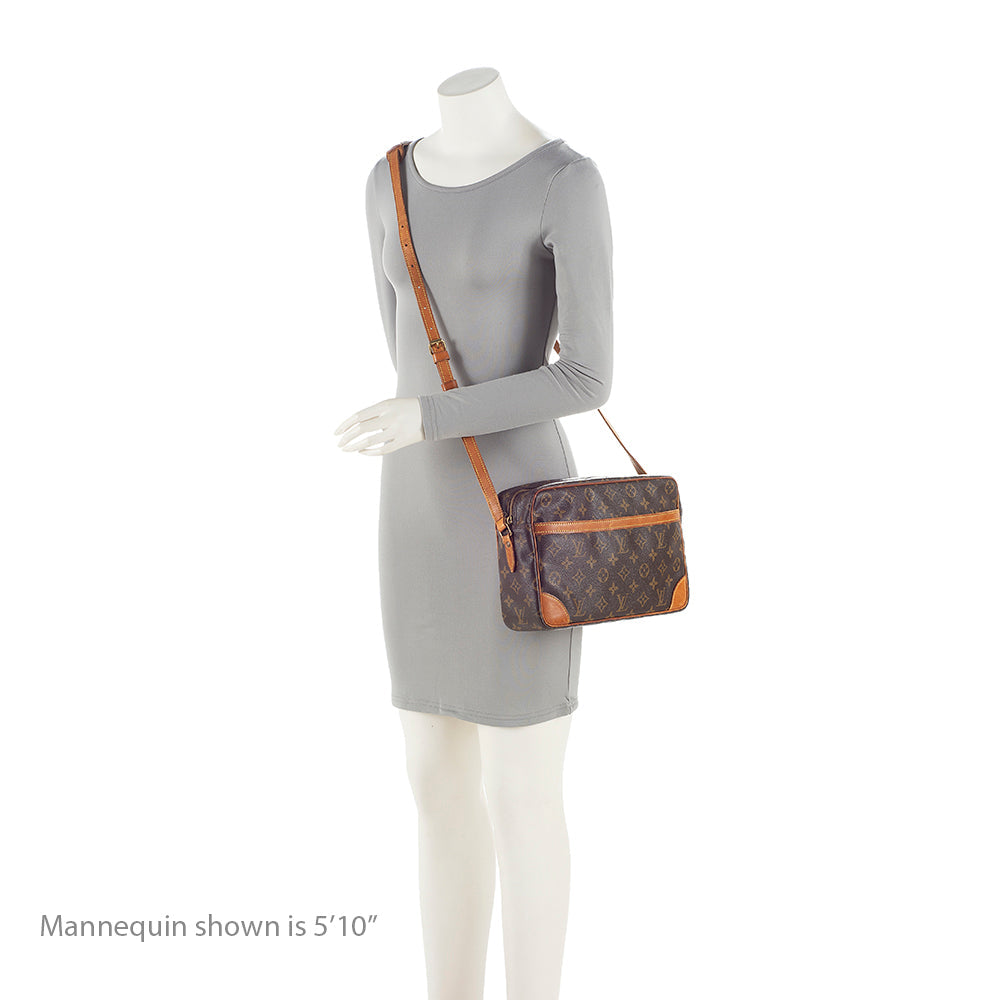 Louis Vuitton Vintage Monogram Canvas Trocadero 27 Shoulder Bag (SHF-22092)