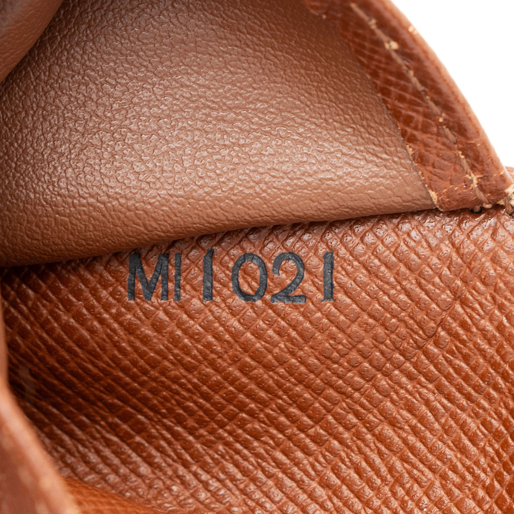 Louis Vuitton Vintage Monogram Canvas Zipped Compact Wallet (SHF-slTJTi)