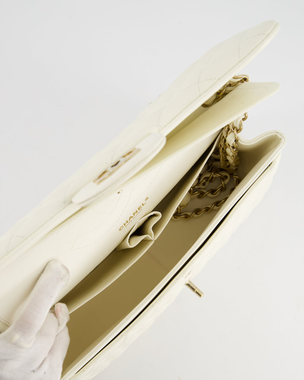 Chanel White Jumbo Classic Double Flap Bag in Shiny Caviar Leather with Champagne Gold Hardware RRP £9,240