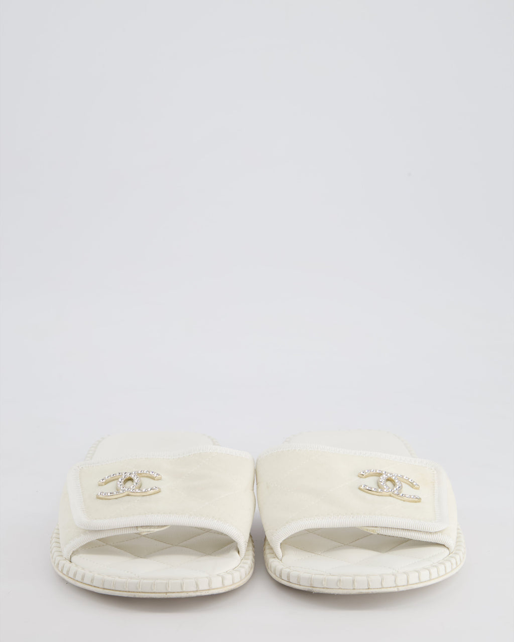 Chanel White Leather Bathrobe Quilted Sandals with CC Crystal Logo Detail Size EU 39