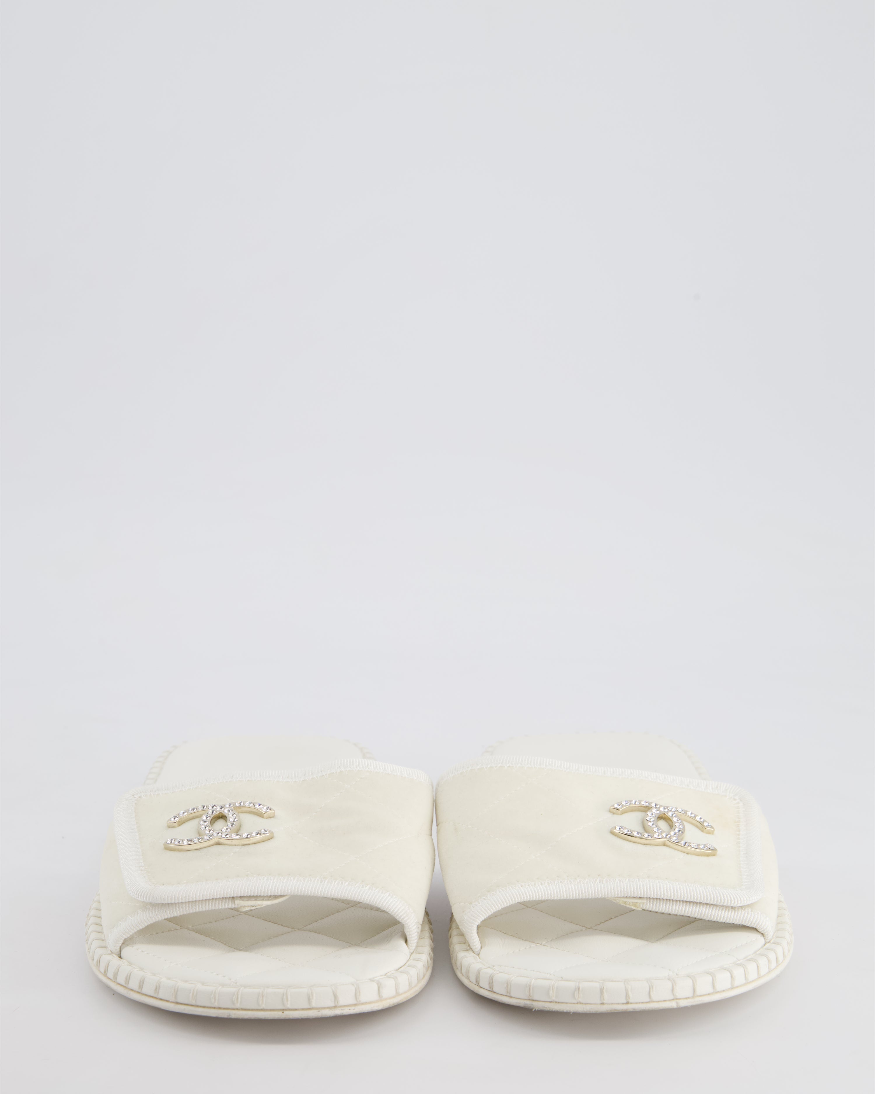 Chanel White Leather Bathrobe Quilted Sandals with CC Crystal Logo Detail Size EU 39