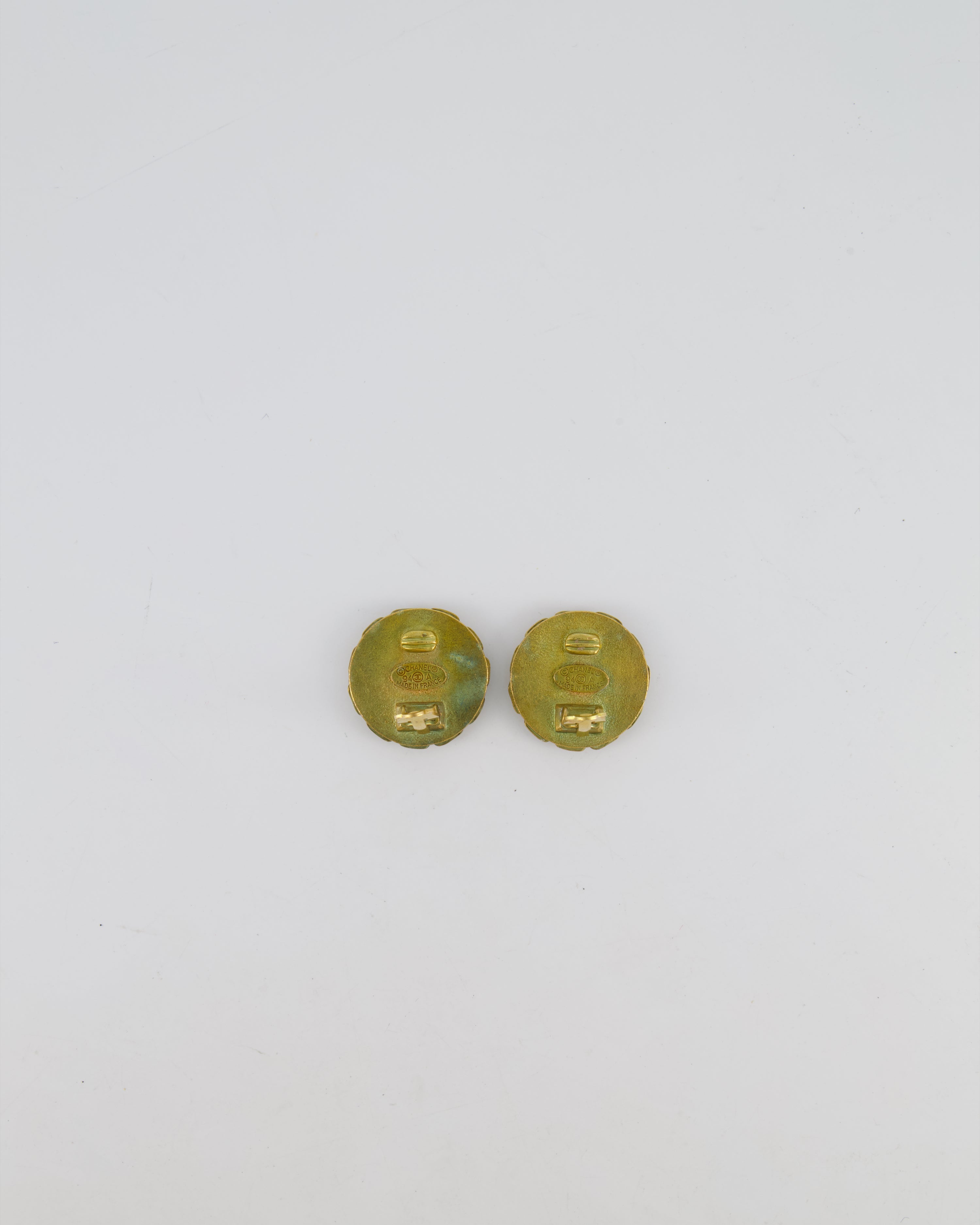 Chanel 94A Vintage CC Brushed Gold Matelasse Round Small Clip-On Earrings with Black Detailing
