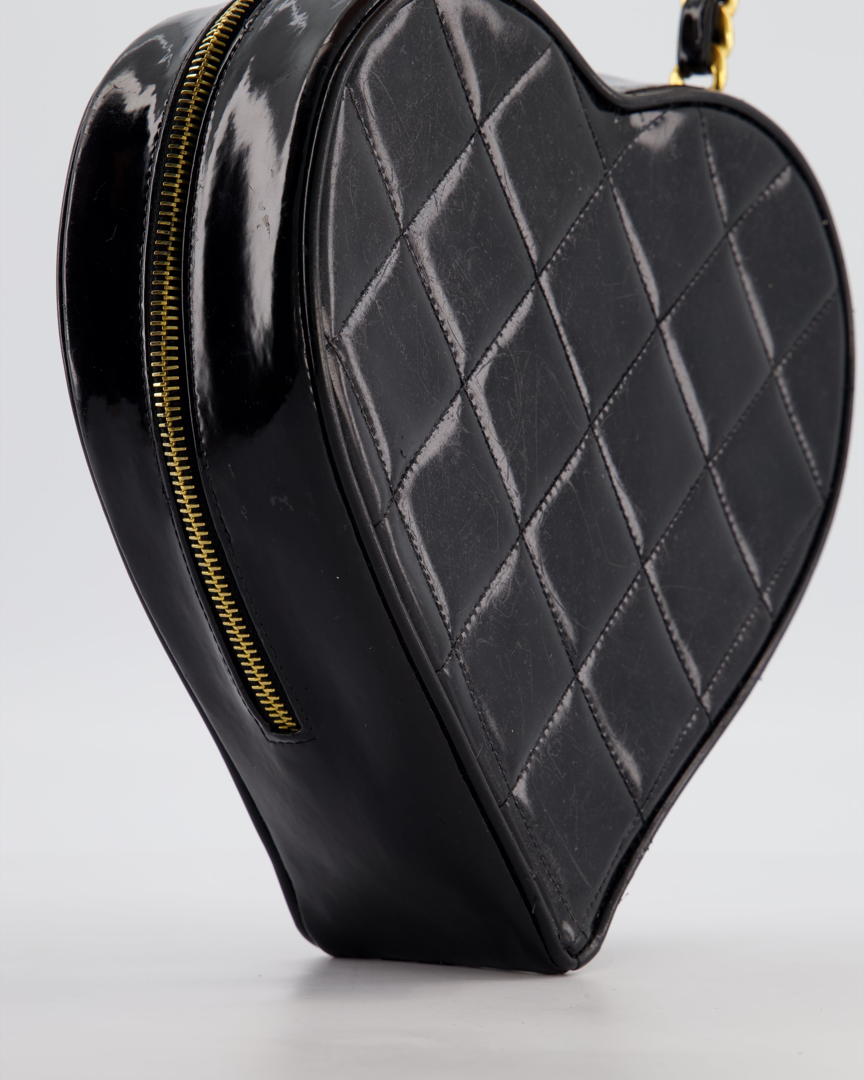 *RARE COLLECTORS ITEM* Chanel 1995 Vintage Black Heart Vanity Bag with White CC Logo and Gold Chain Handle Detail