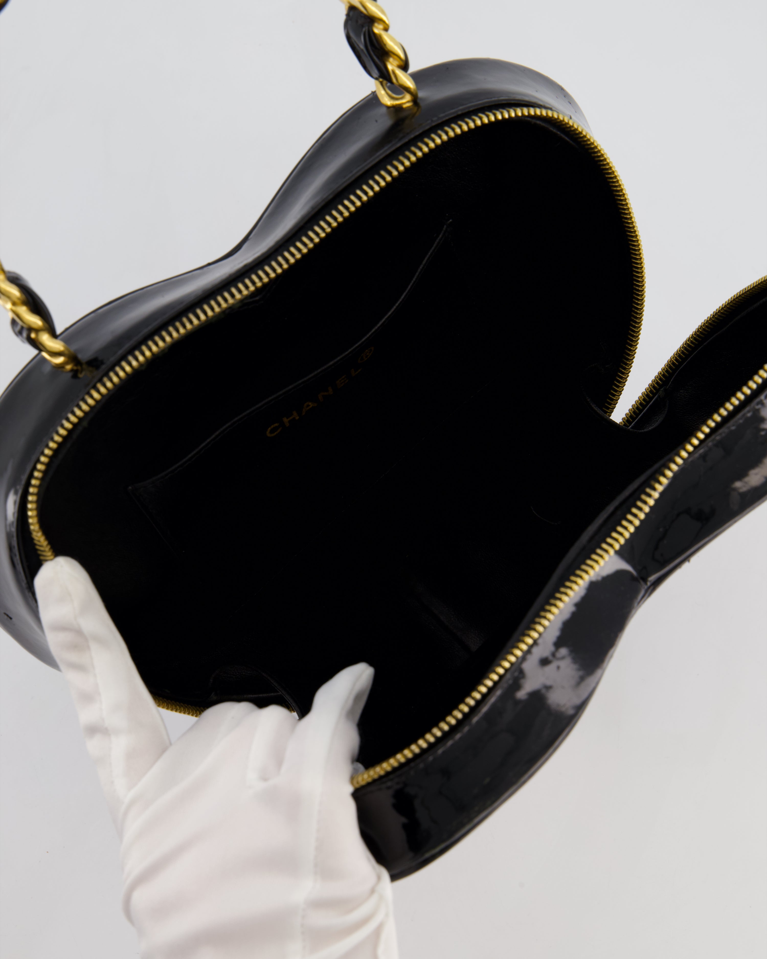 *RARE COLLECTORS ITEM* Chanel 1995 Vintage Black Heart Vanity Bag with White CC Logo and Gold Chain Handle Detail