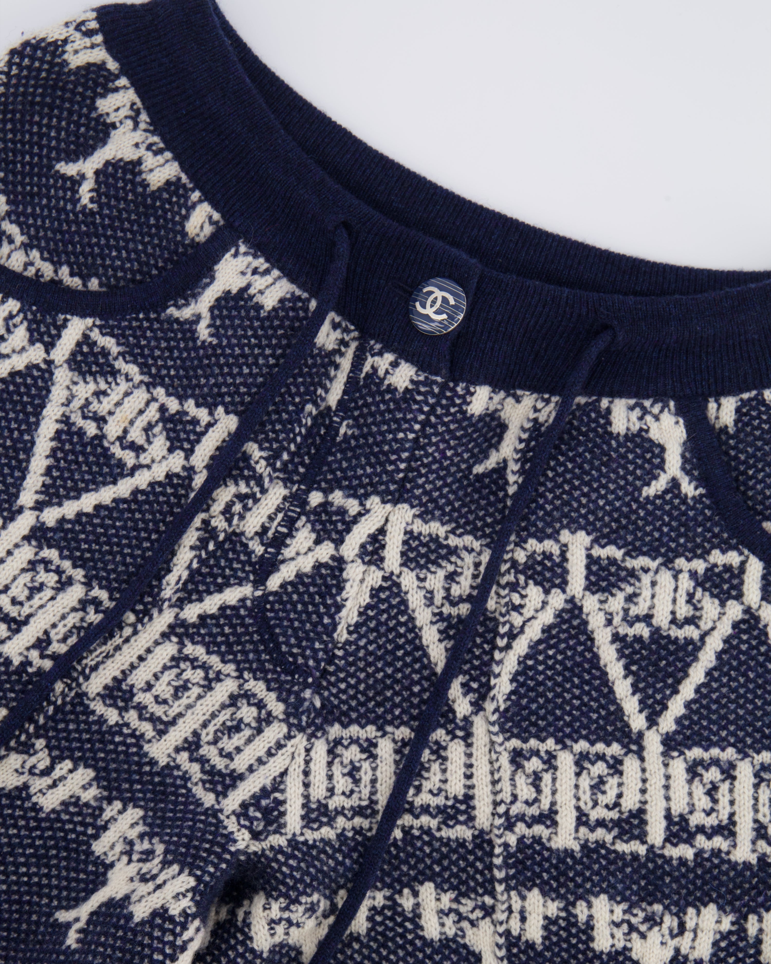 Chanel Cruise 2014 Navy and White Cashmere Knitted Trousers with Abstract Pattern and Silver and Blue Striped CC Logo Button Size FR 34 (UK 6)