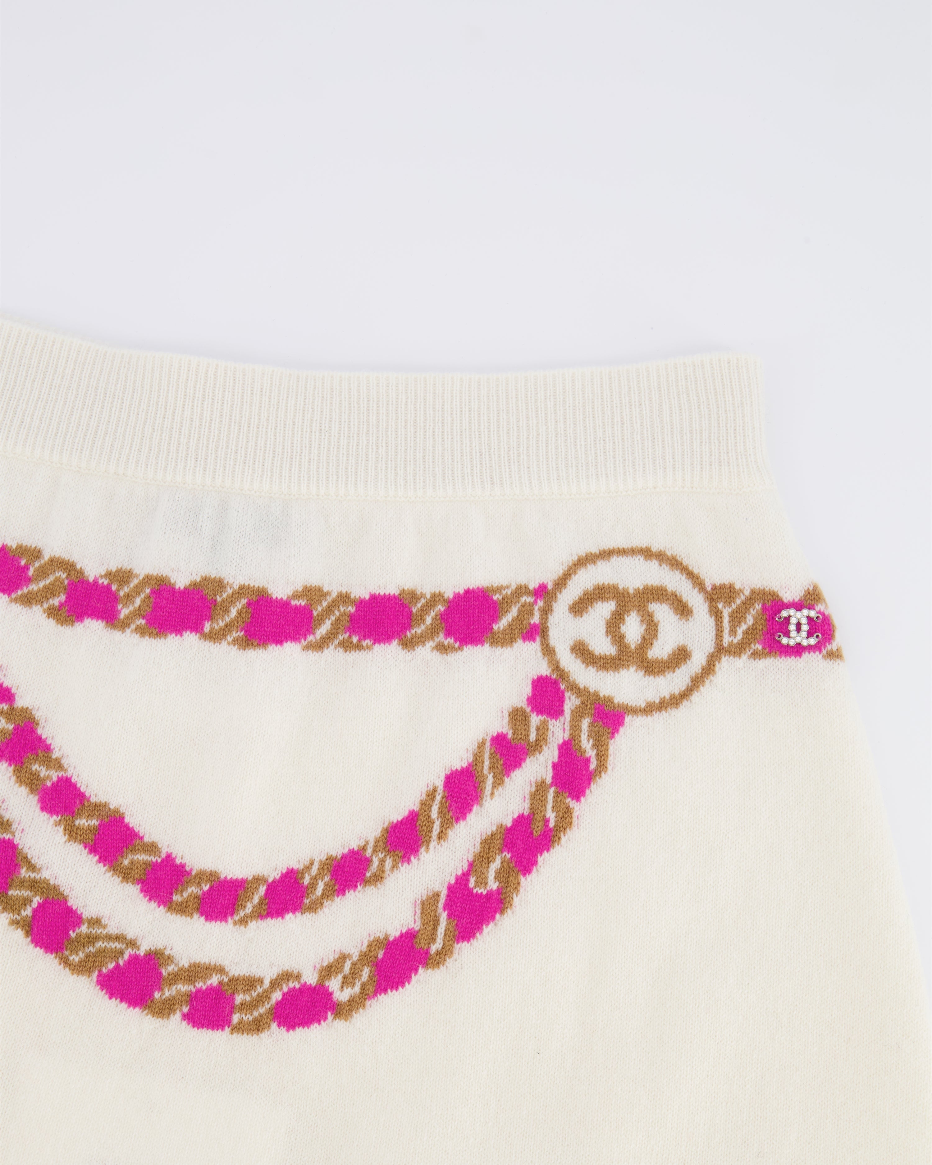 Chanel 23N Coco Neige Cream Cashmere Mini Skirt with Fuchsia and Beige CC Logo Chain Pattern with Crystal Embellished CC Logo Detail Size FR 34 (UK 6)