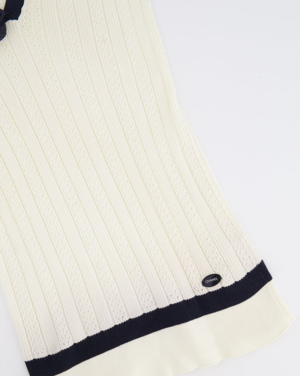 Chanel 06P White Pointelle Rib Knit Short-Sleeved Top with Navy Trims and Bow Details with Black Logo Button Size FR 36 (UK 8)
