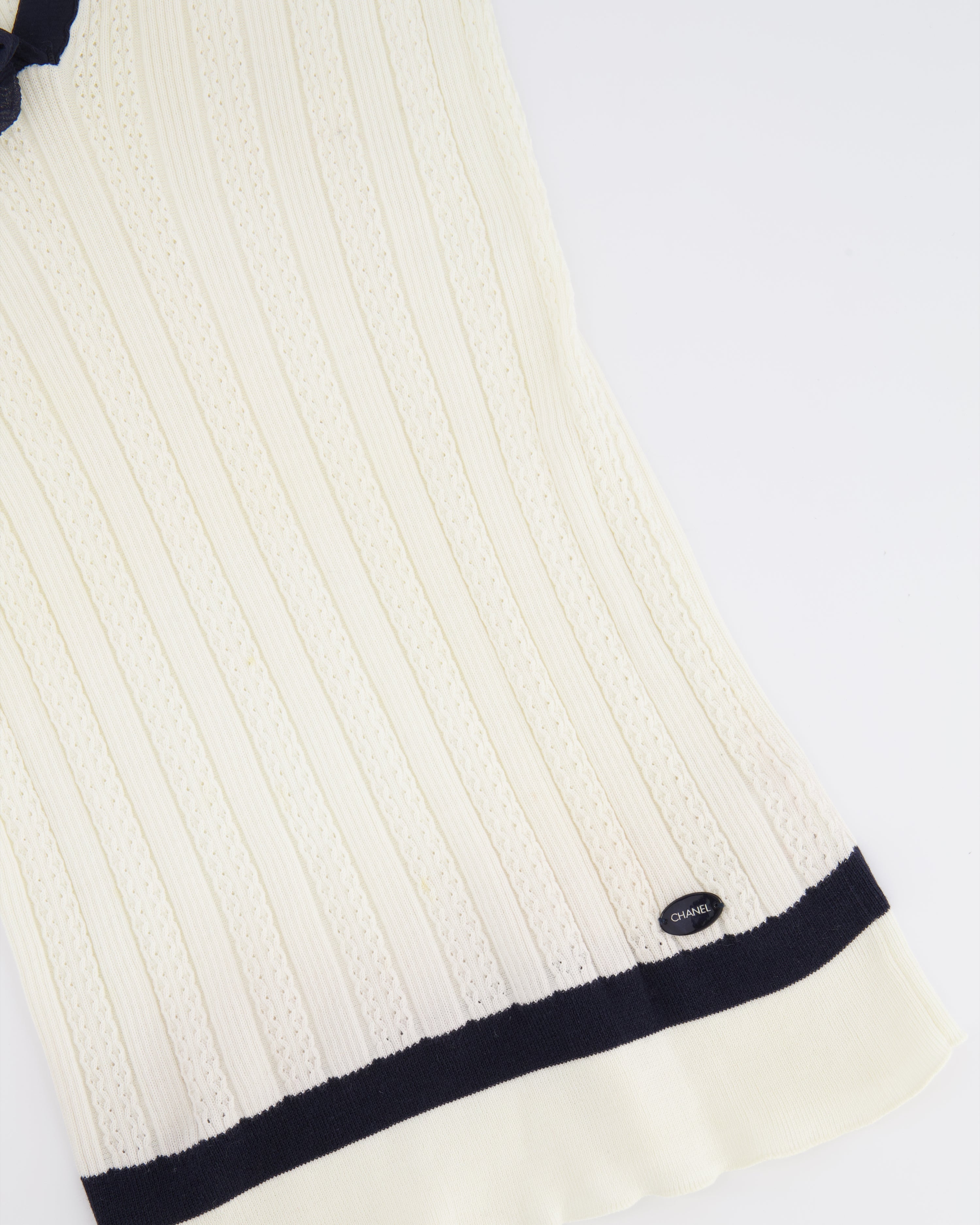 Chanel 06P White Pointelle Rib Knit Short-Sleeved Top with Navy Trims and Bow Details with Black Logo Button Size FR 36 (UK 8)
