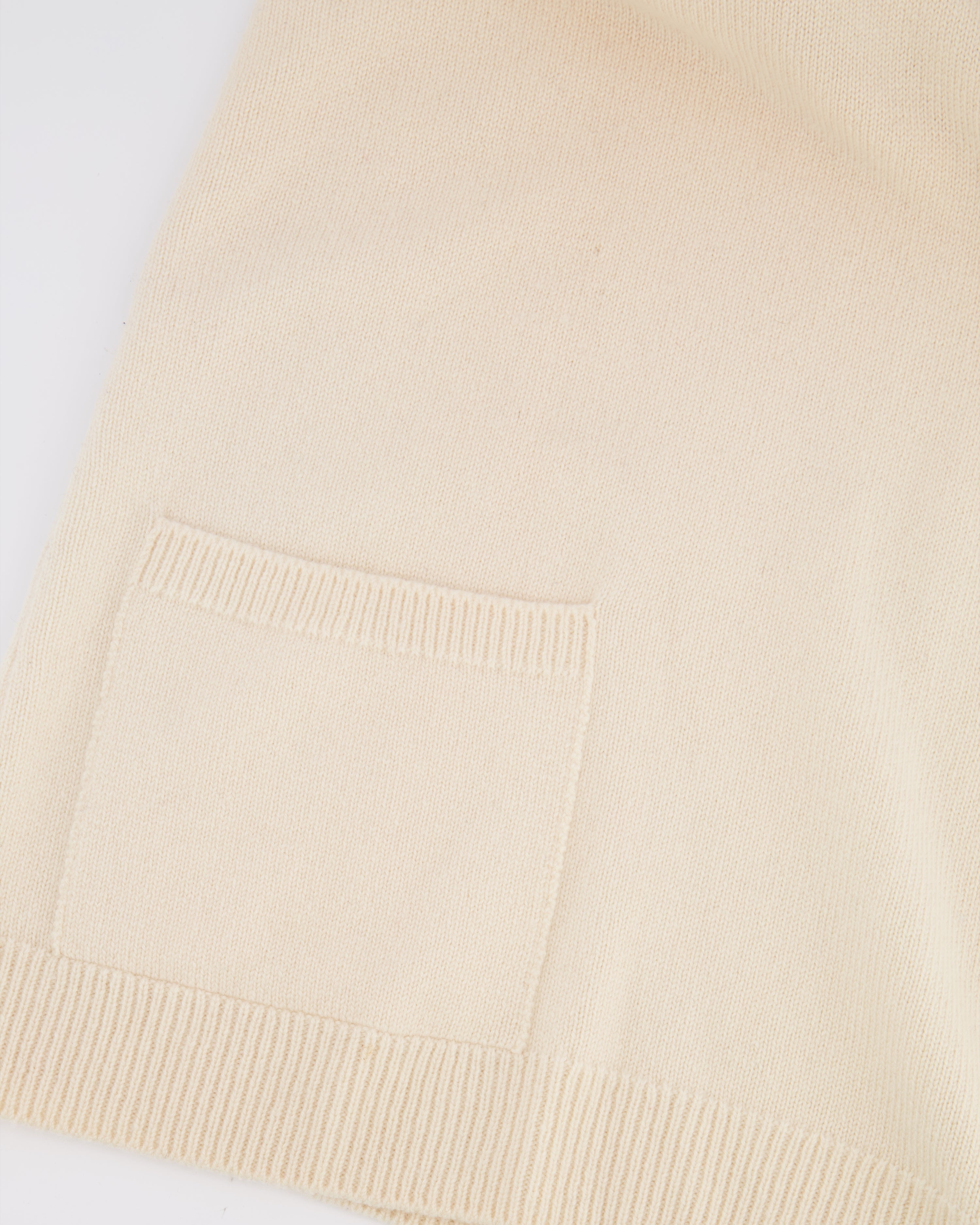 Chanel Cream Cashmere Short-Sleeved V-Neck Jumper with Front Pockets and Back Crystal CC Logo Detail Size FR 34 (UK 6)