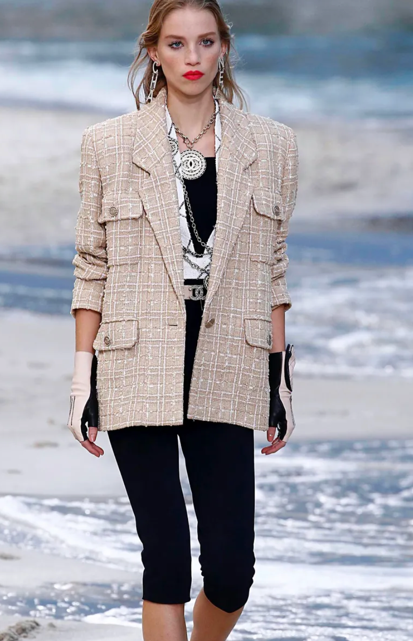 Chanel 19/S Beige Tweed Single Breasted Blazer with Pocket and CC Button Detail Size FR 40 (UK 12)