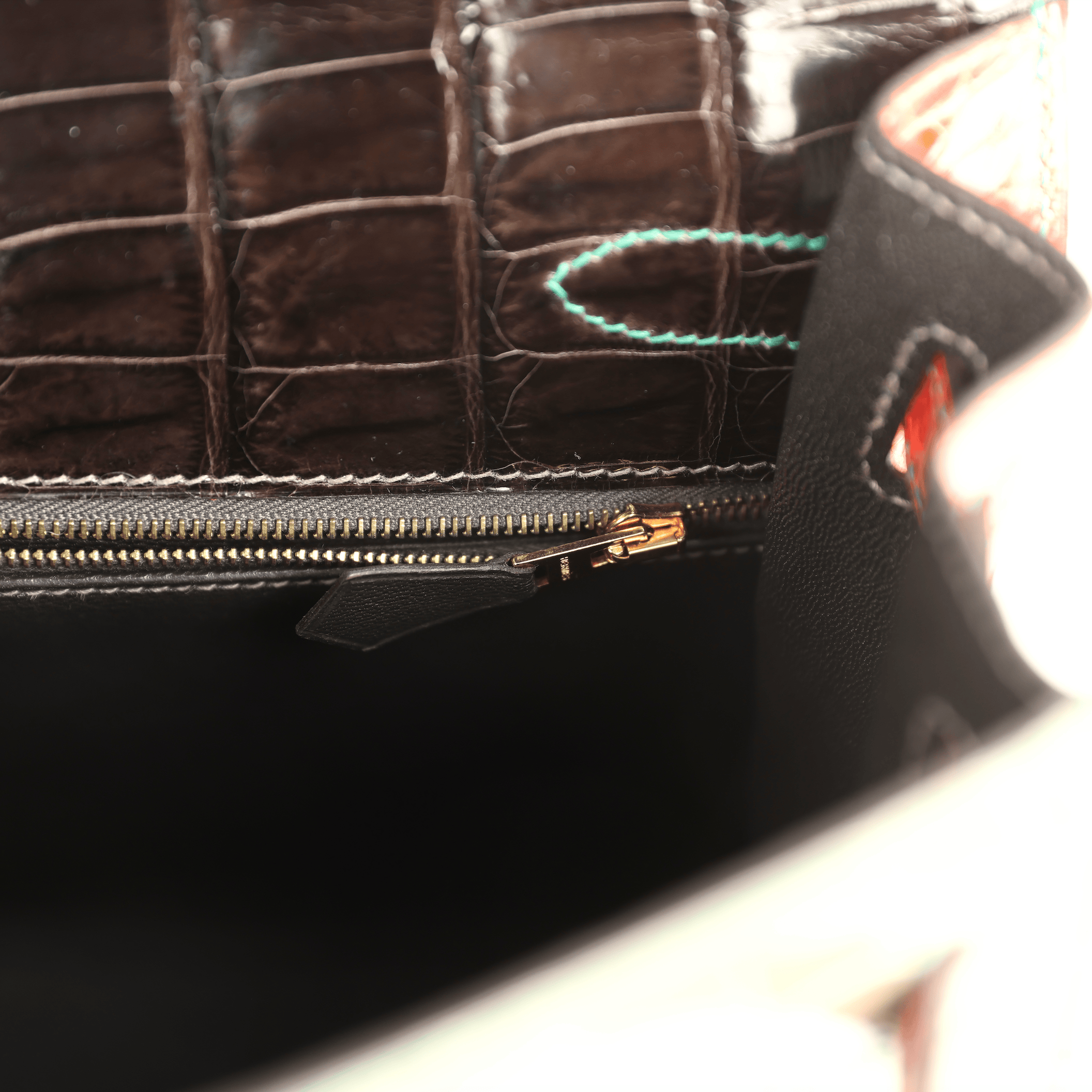 Pre-owned Hermes Special Order (HSS) Kelly Sellier 32 Graphite, Gris Tourterelle and Geranium Shiny Niloticus Crocodile Brushed Gold Hardware
