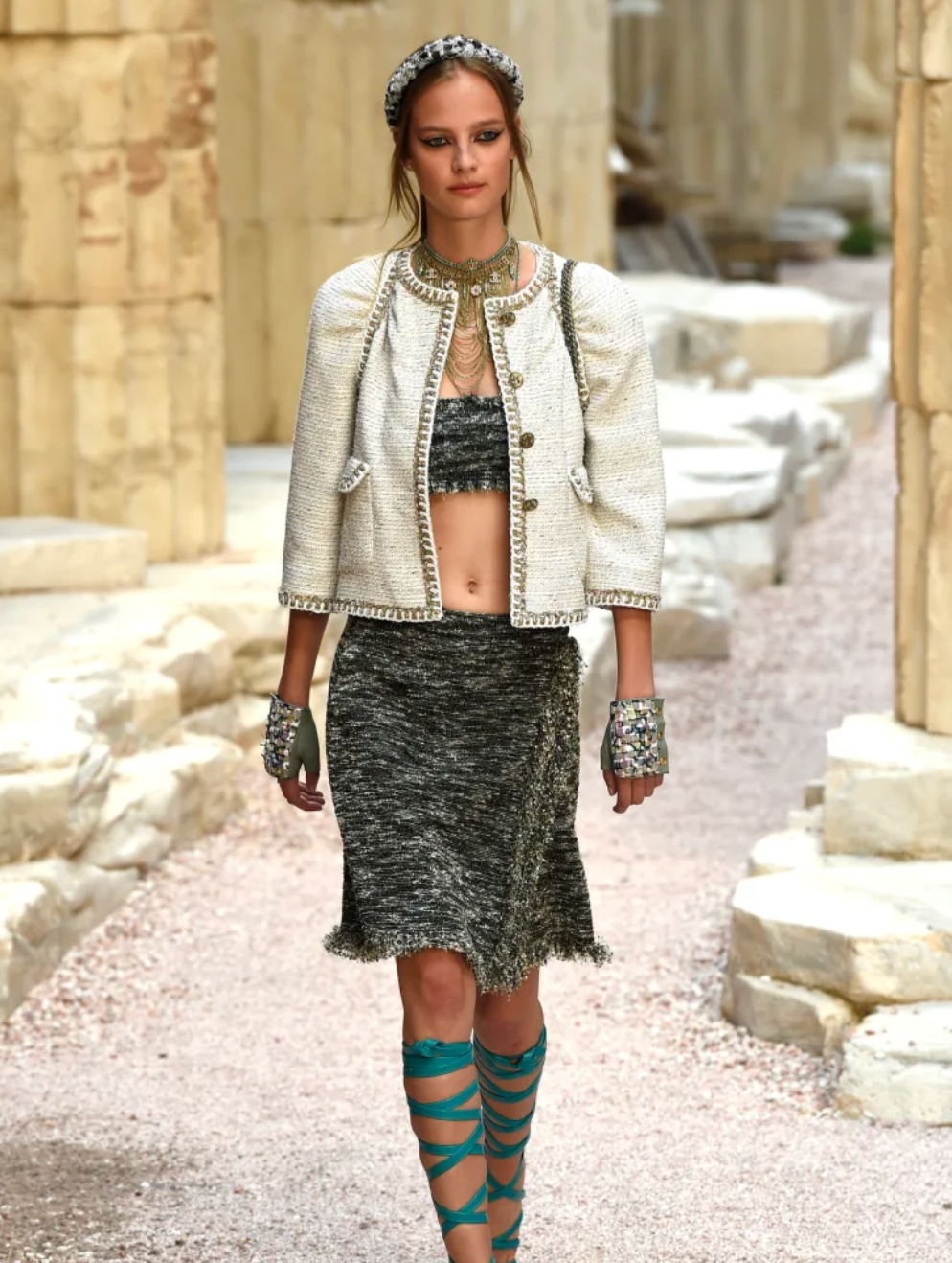 Chanel Paris Greece Resort 2018 Khaki, Cream and Metallic Gold Tweed Mini Skirt Size FR 36 (UK 8)