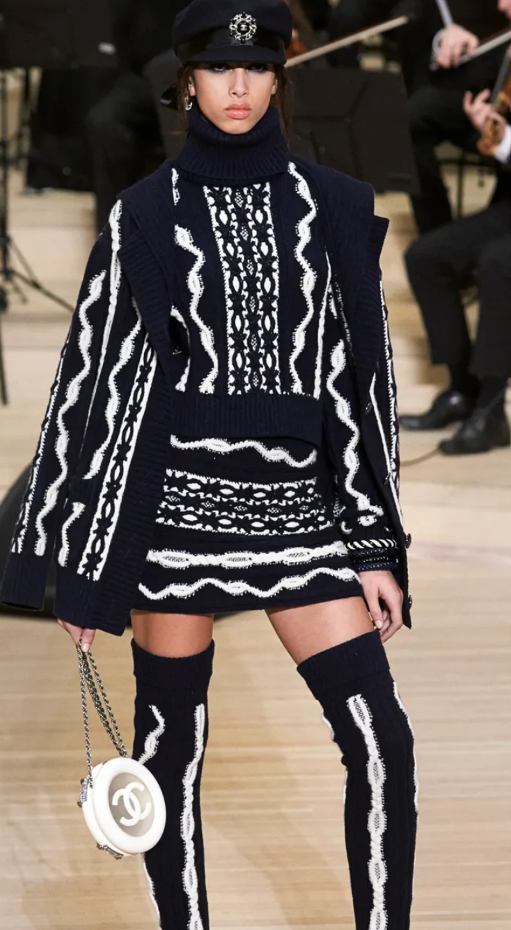 Chanel 18 Pre Fall Paris Hamburg Knitted Glitter Jumper Size FR 38 (UK 10)