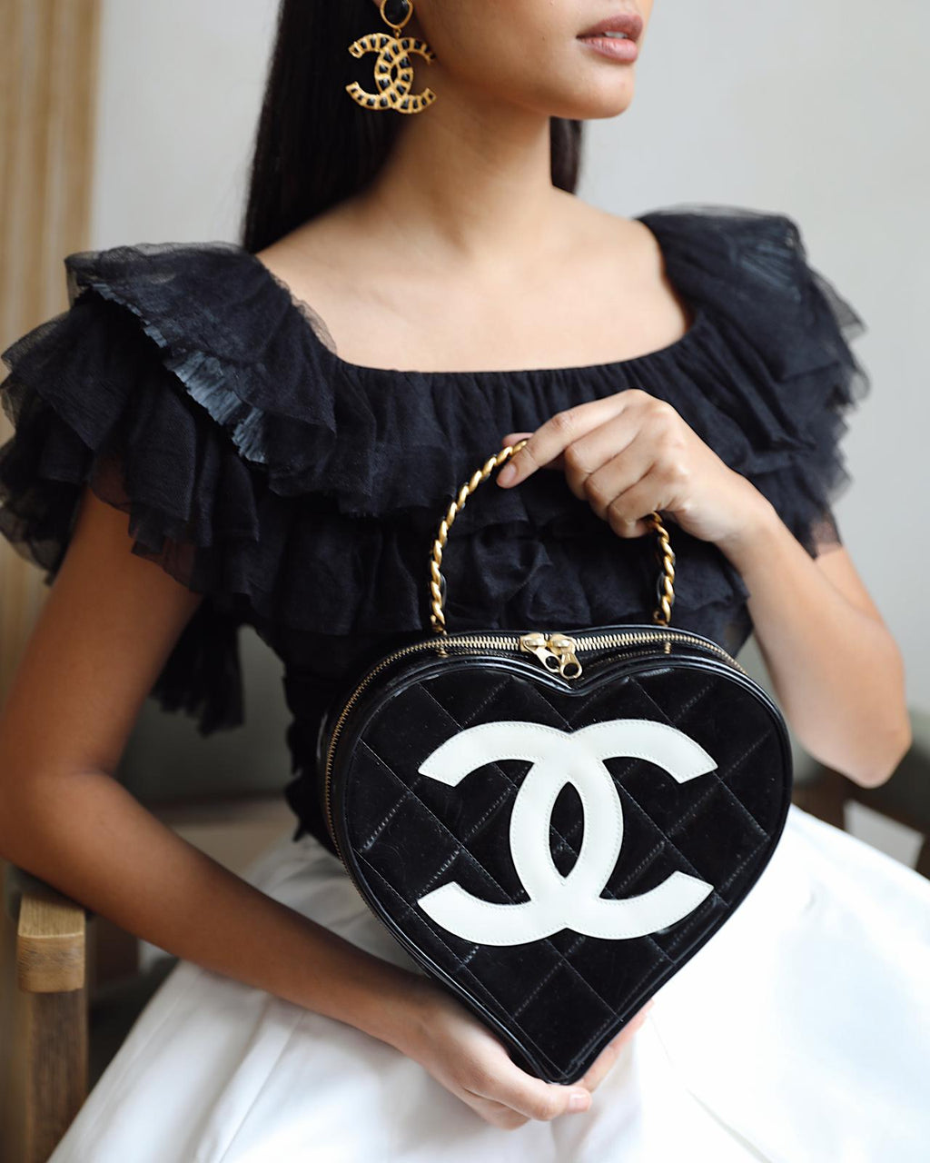 *RARE COLLECTORS ITEM* Chanel 1995 Vintage Black Heart Vanity Bag with White CC Logo and Gold Chain Handle Detail