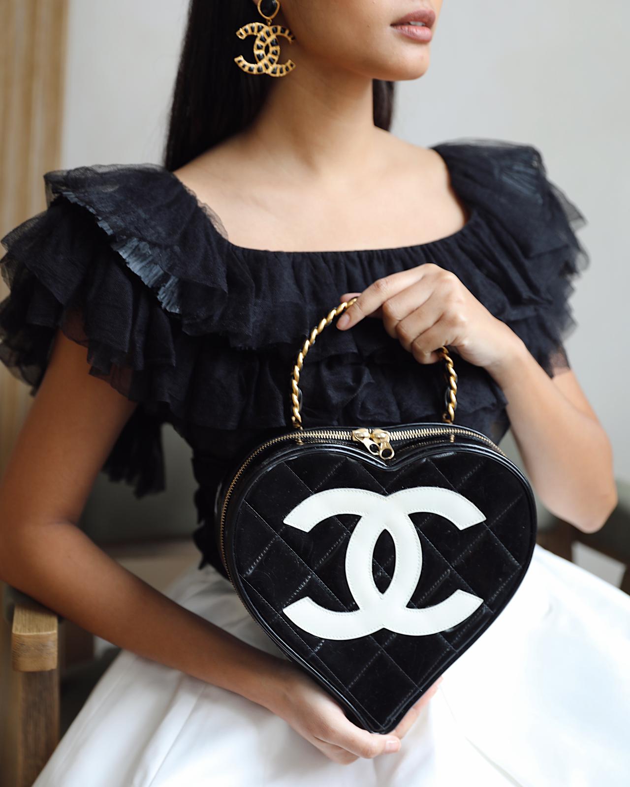*RARE COLLECTORS ITEM* Chanel 1995 Vintage Black Heart Vanity Bag with White CC Logo and Gold Chain Handle Detail