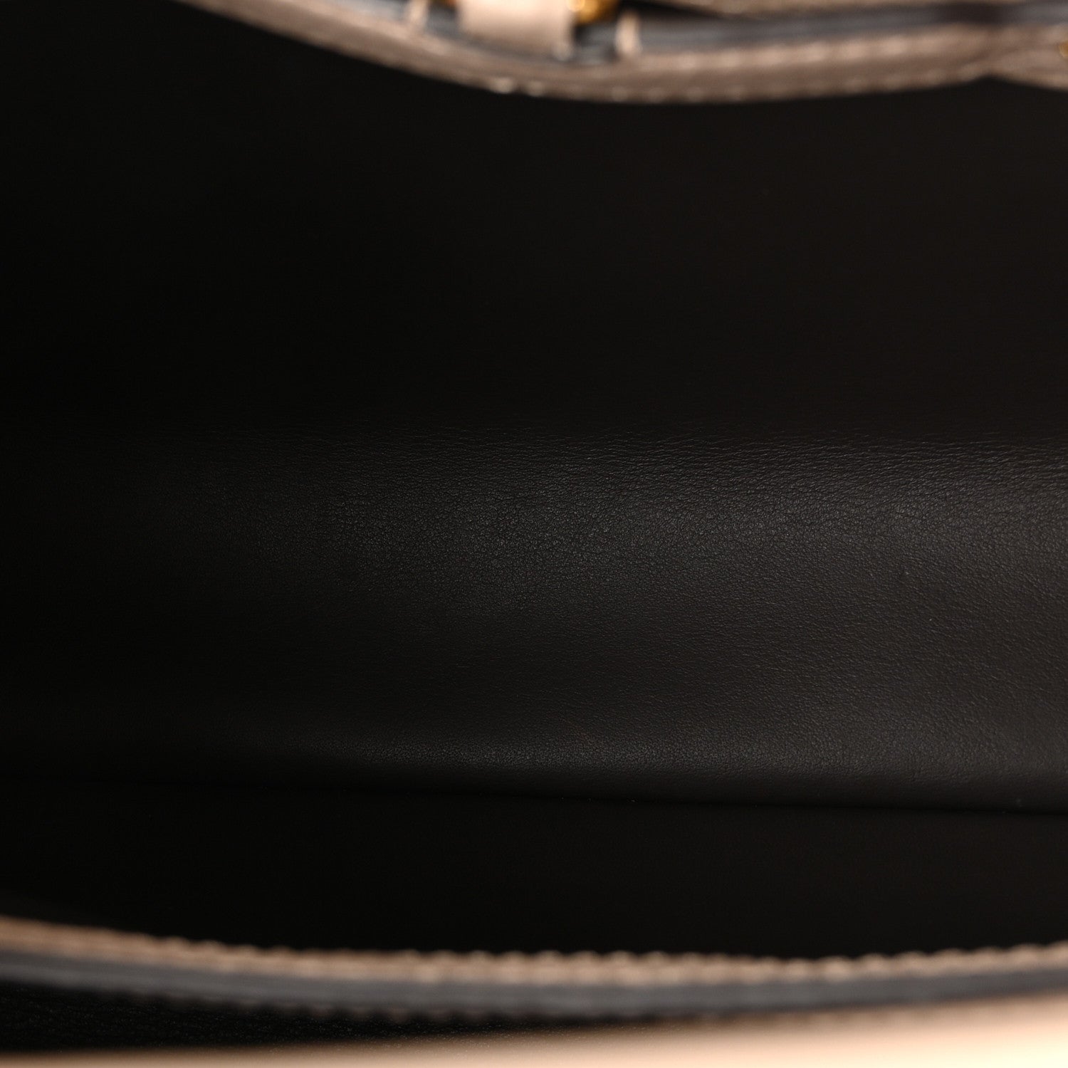 Louis Vuitton Taurillon Capucines PM Galet
