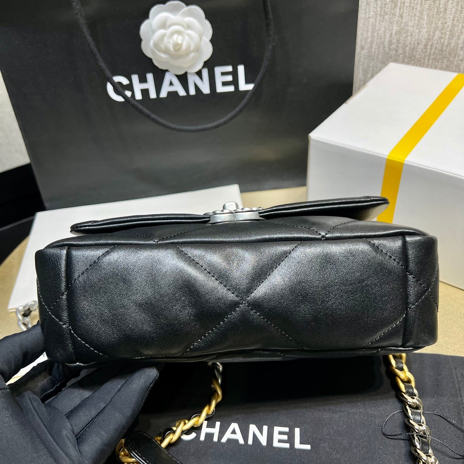 Chanel - Luxury Bag - CHL - 725