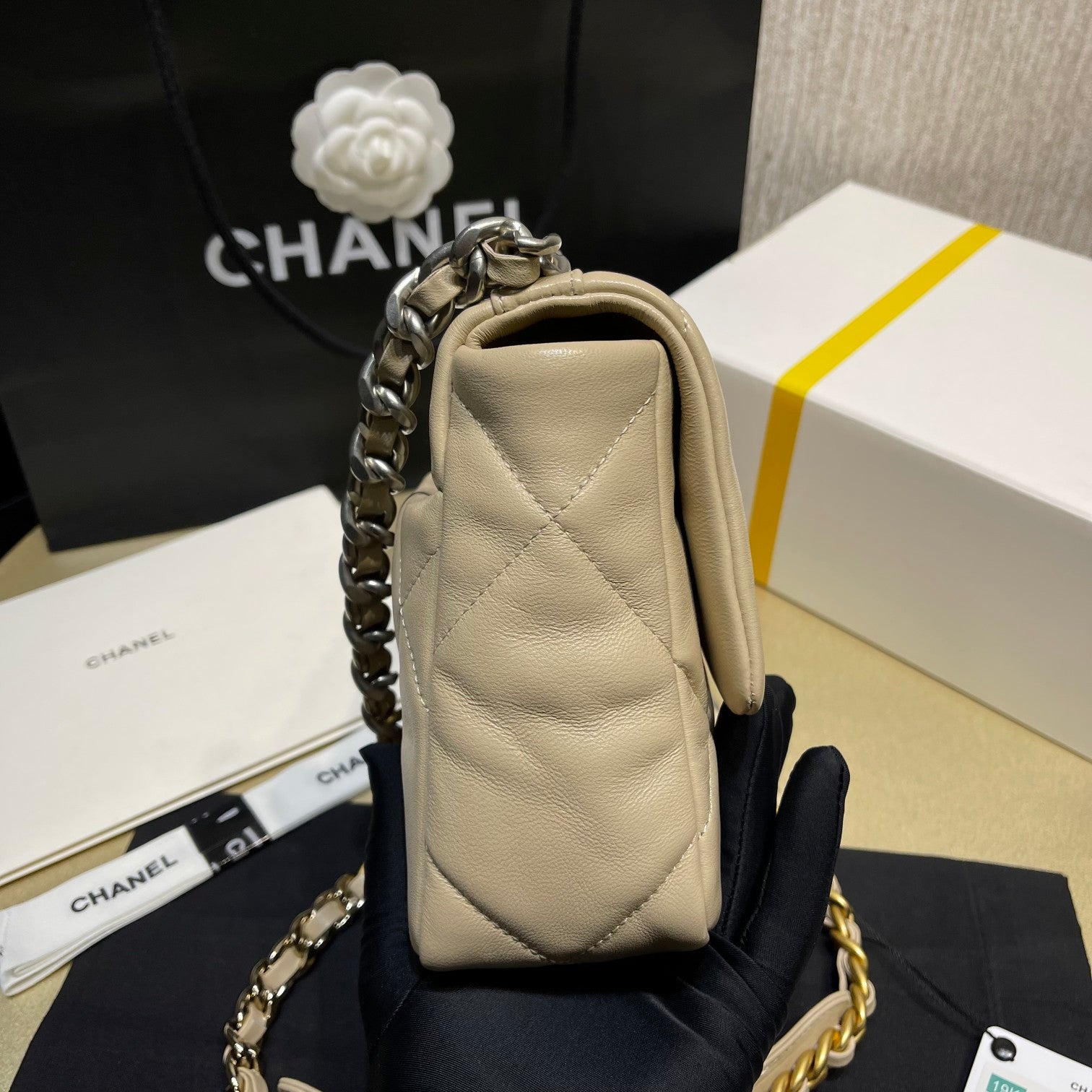 Chanel - Luxury Bag - CHL - 724