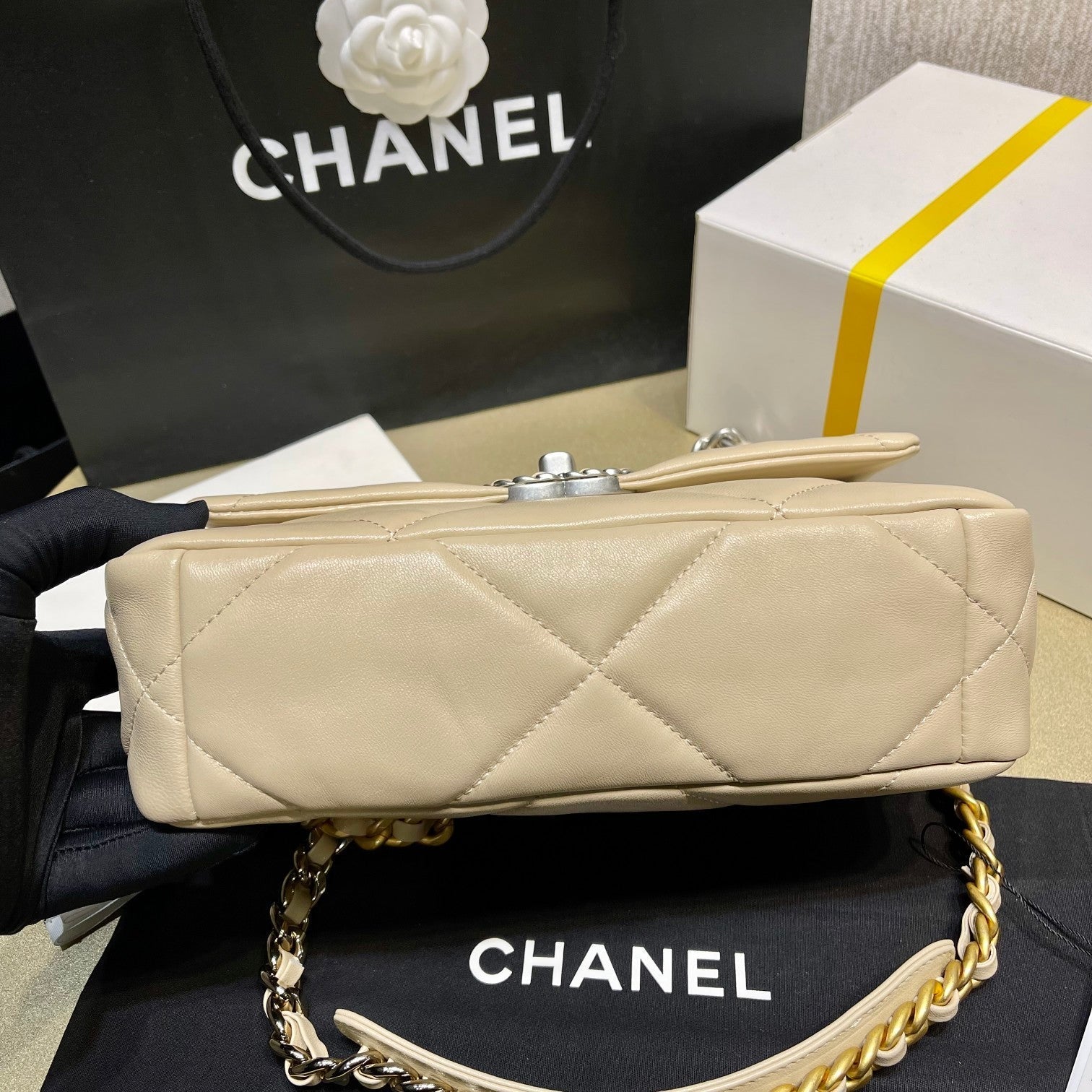 Chanel - Luxury Bag - CHL - 724
