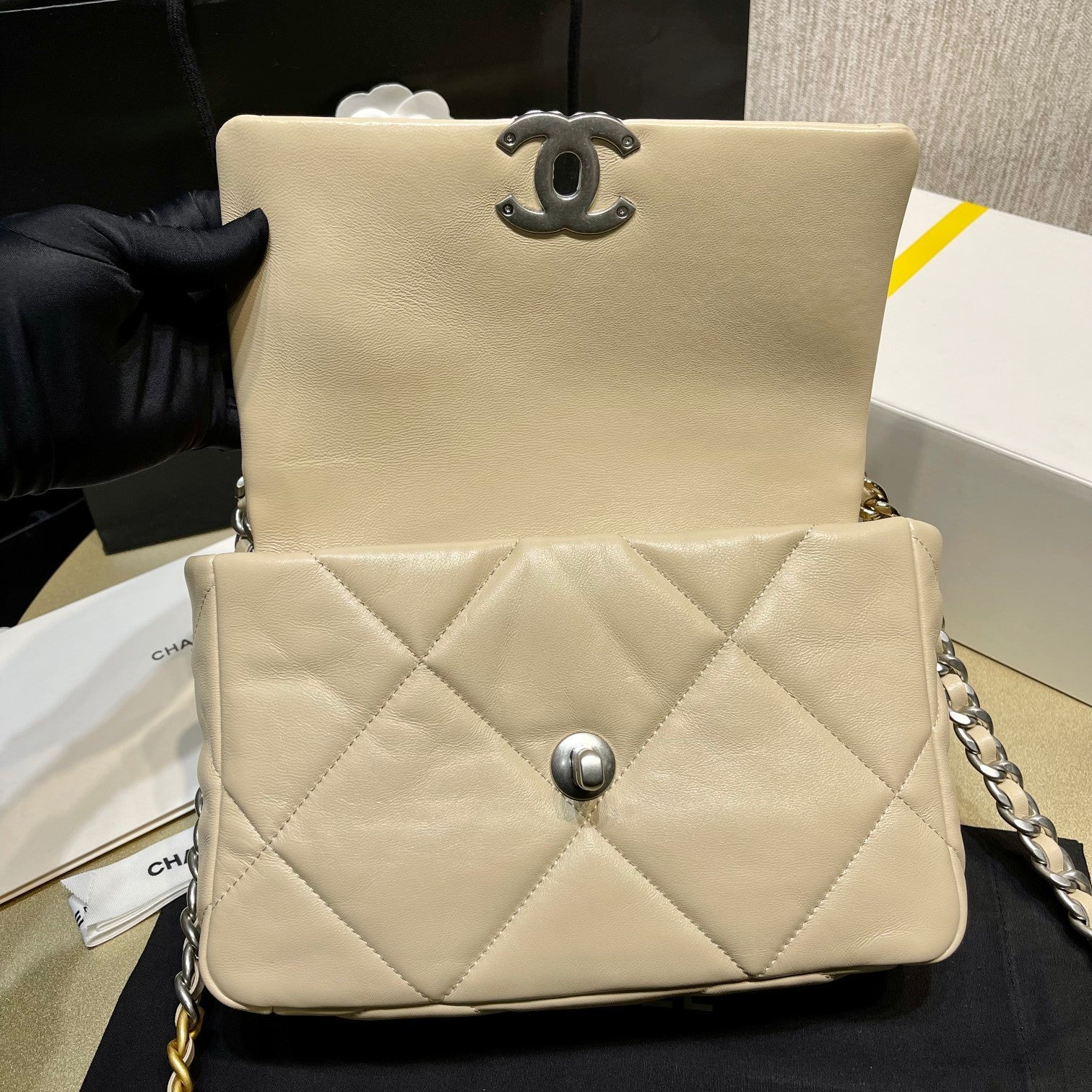 Chanel - Luxury Bag - CHL - 724