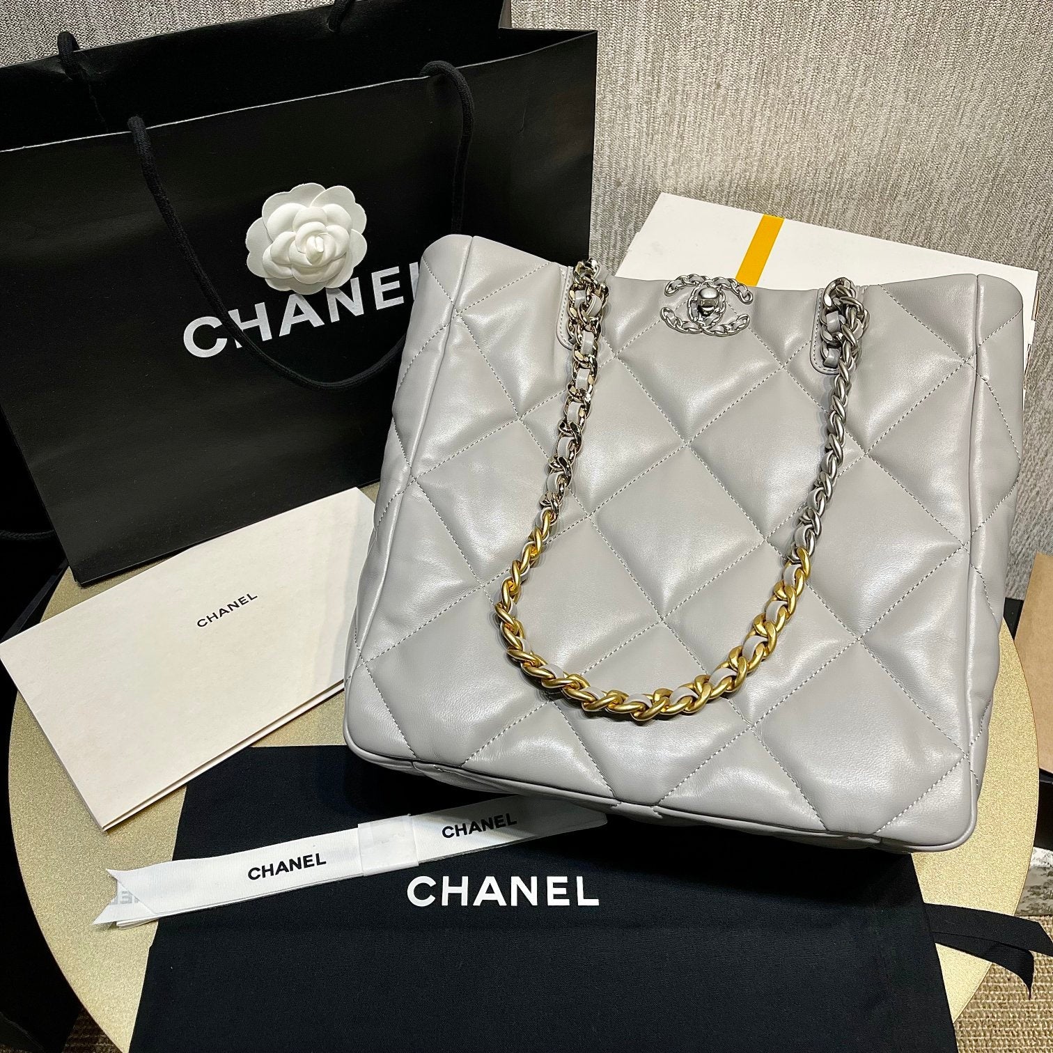 Chanel - Luxury Bag - CHL - 722
